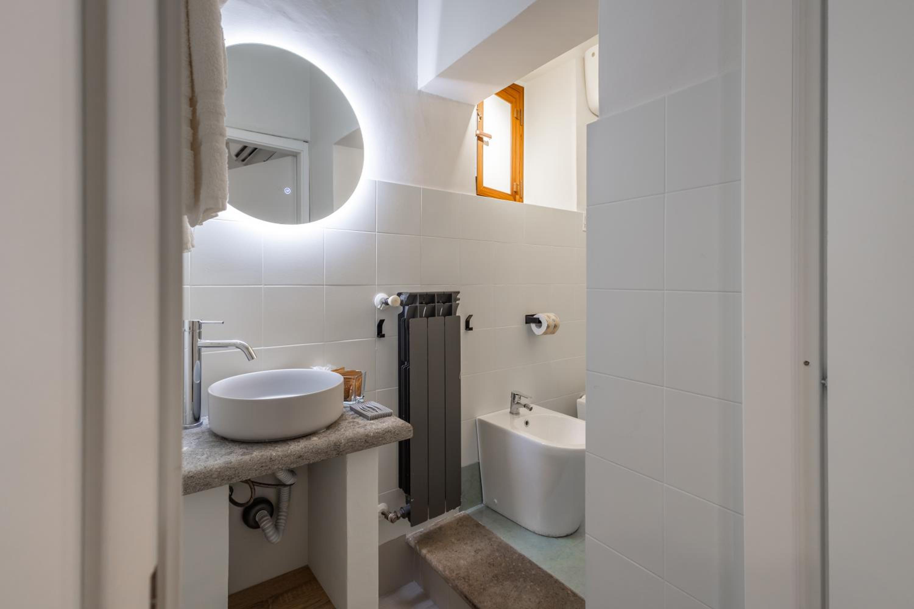 Large Double or Twin Room - Photo 3