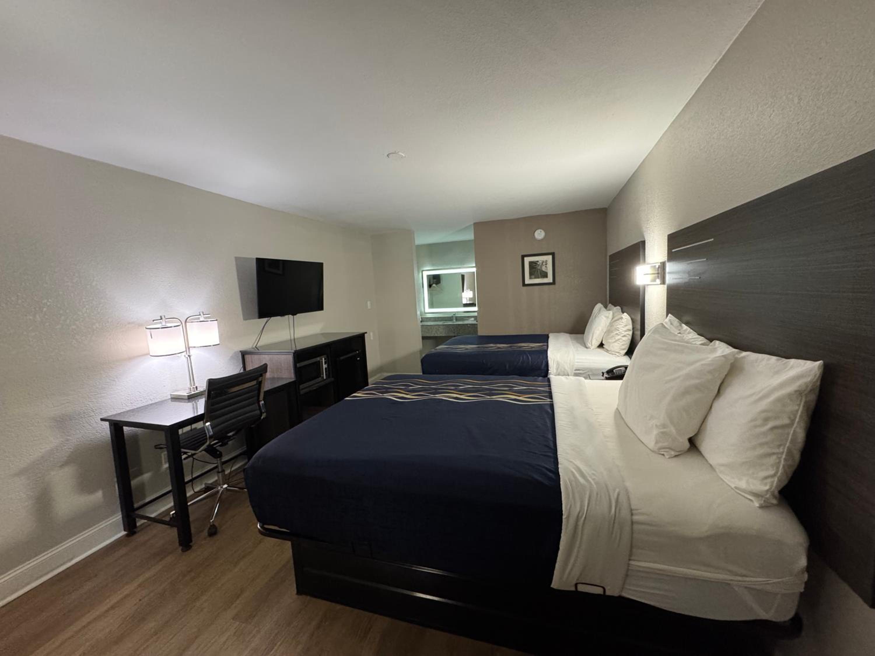 Queen Room with Two Queen Beds - Photo 3