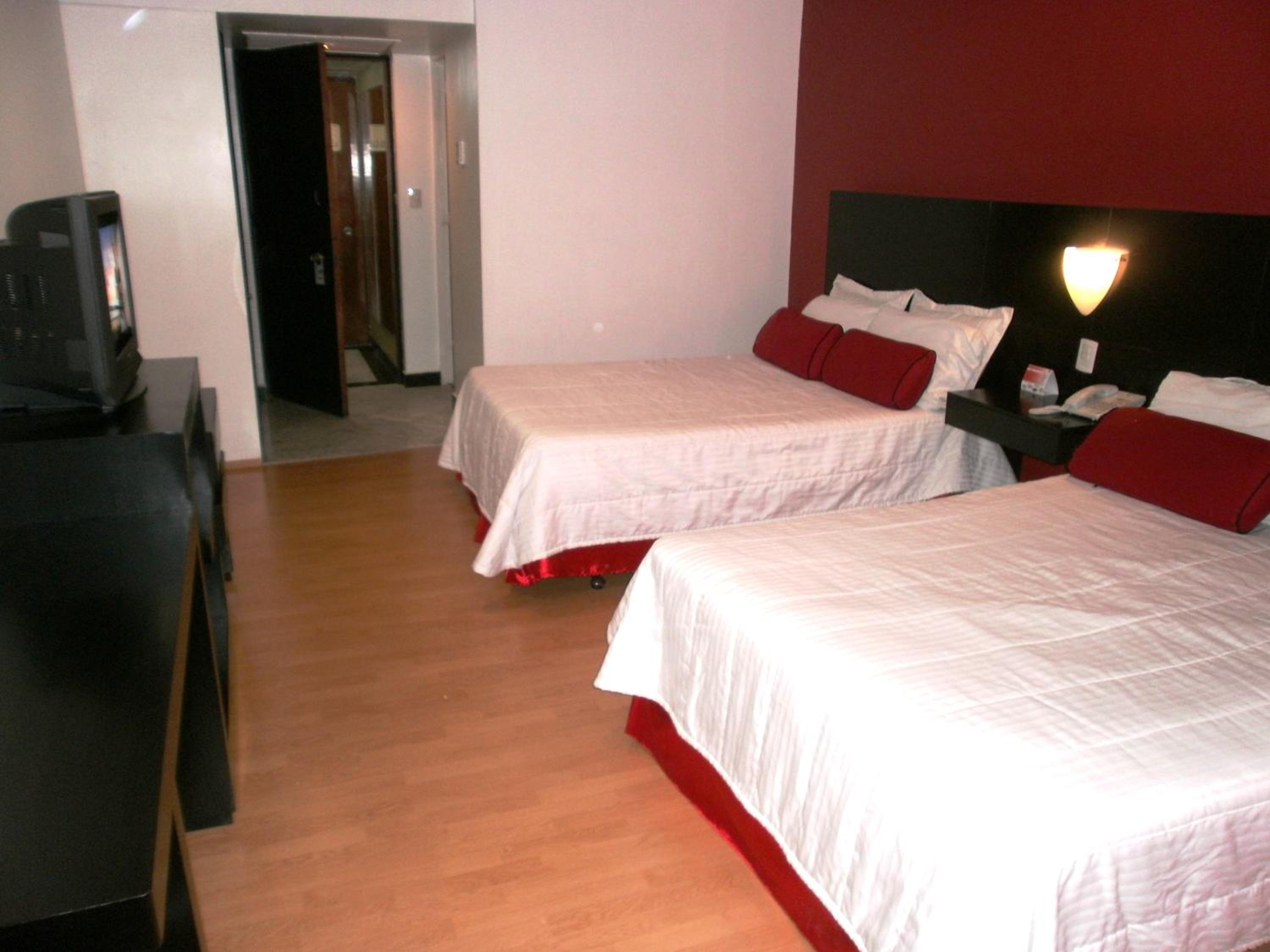 Double Room with Two Double Beds - Photo 2