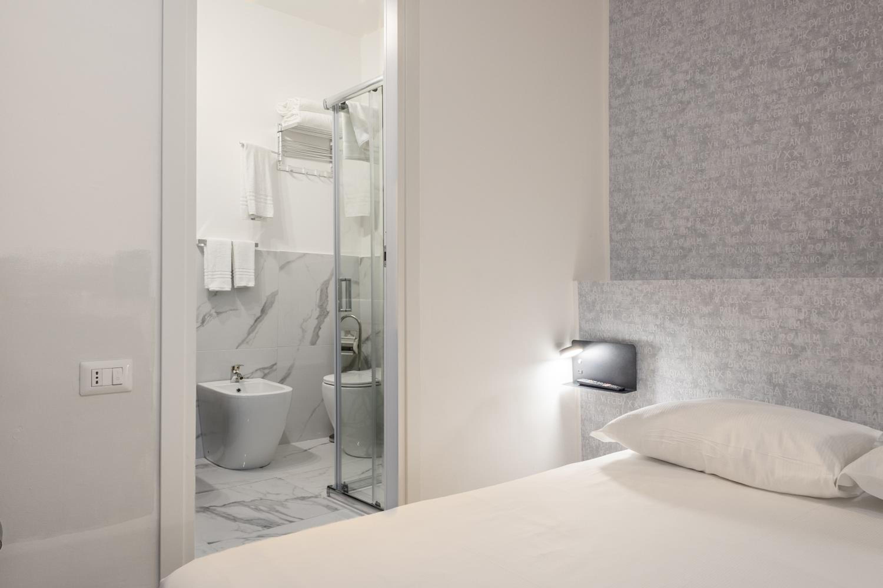 Large Double Room photo 3
