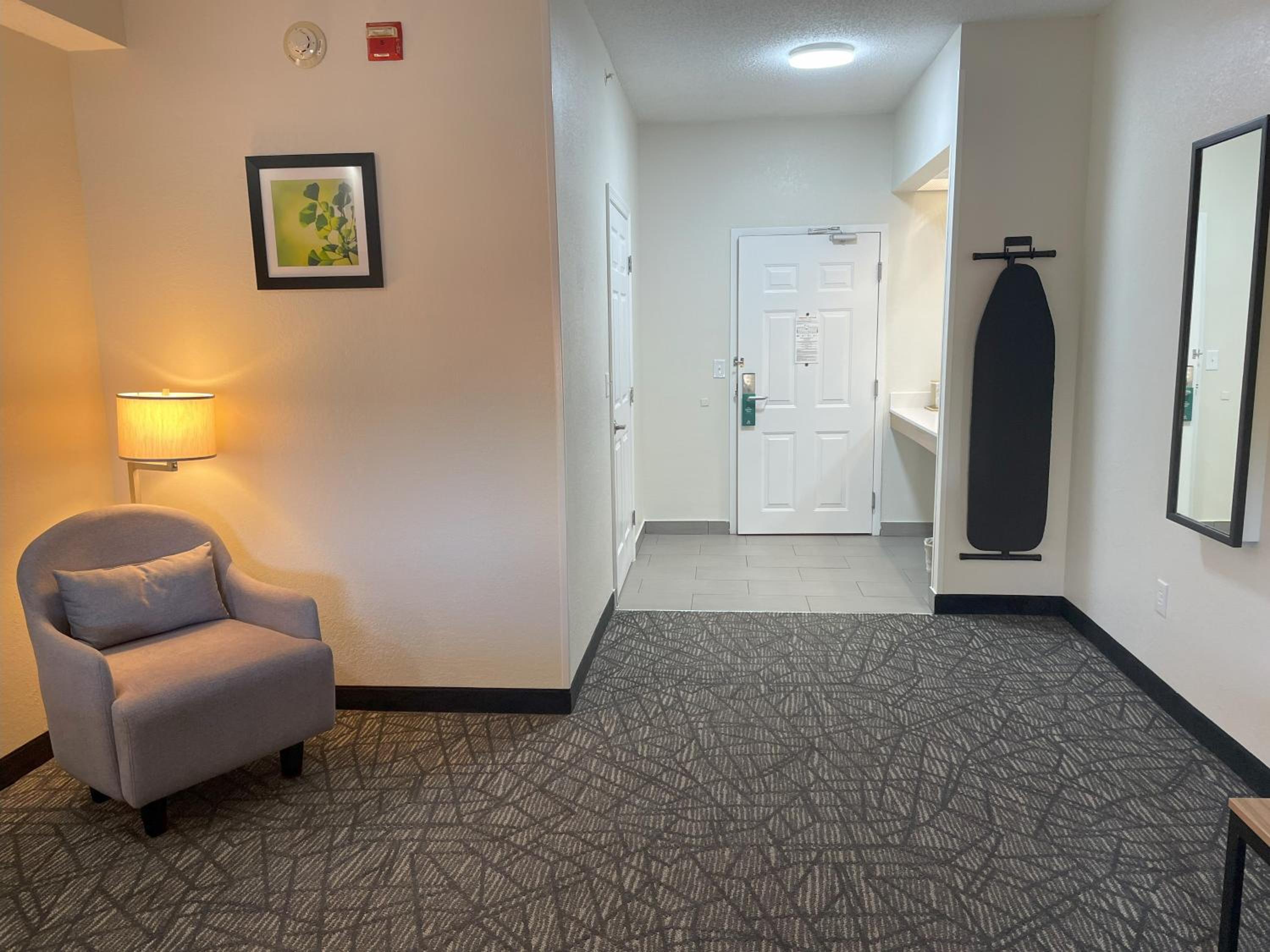 King Room - Non Smoking - Photo 3