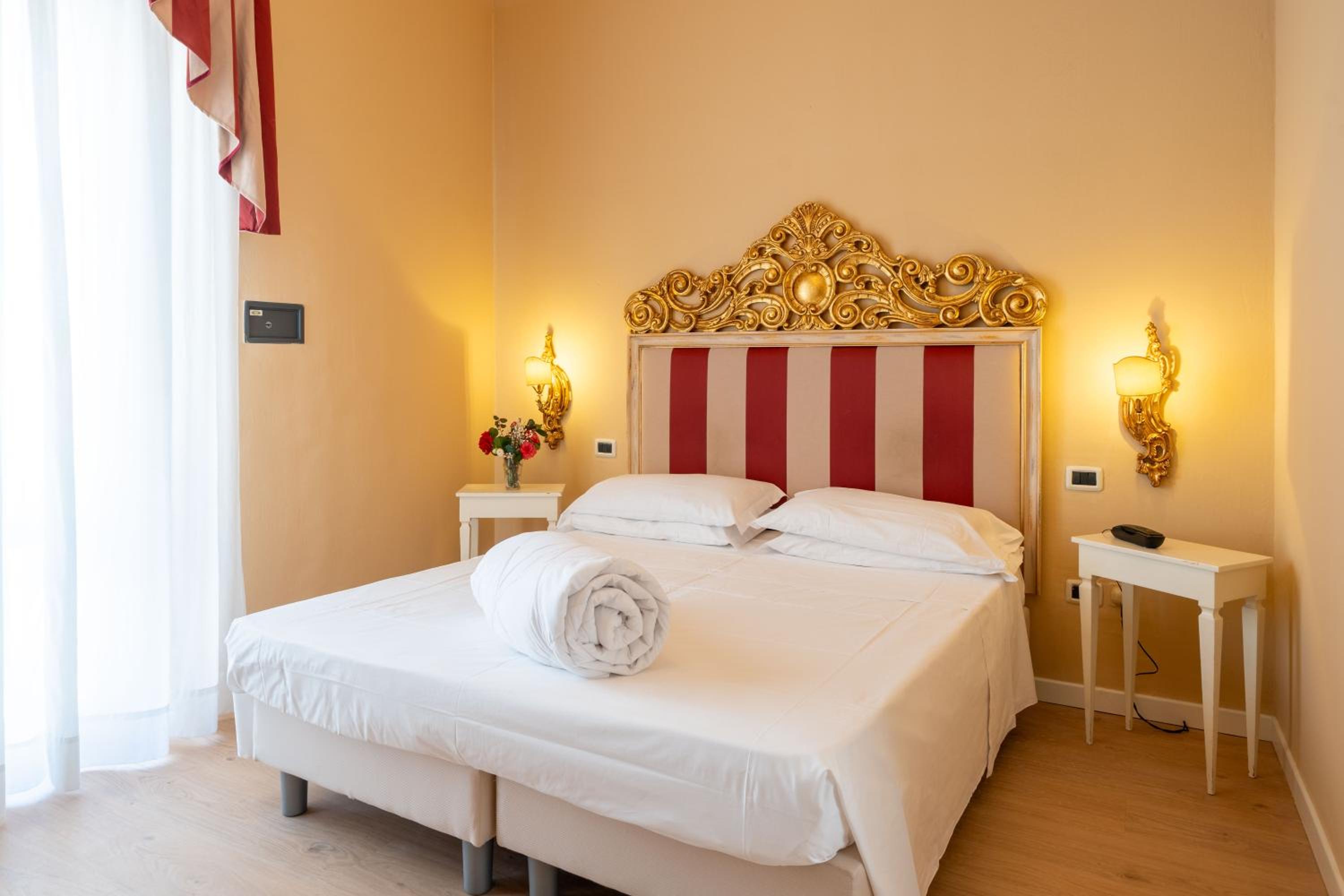 Double or Twin Room - Photo 7