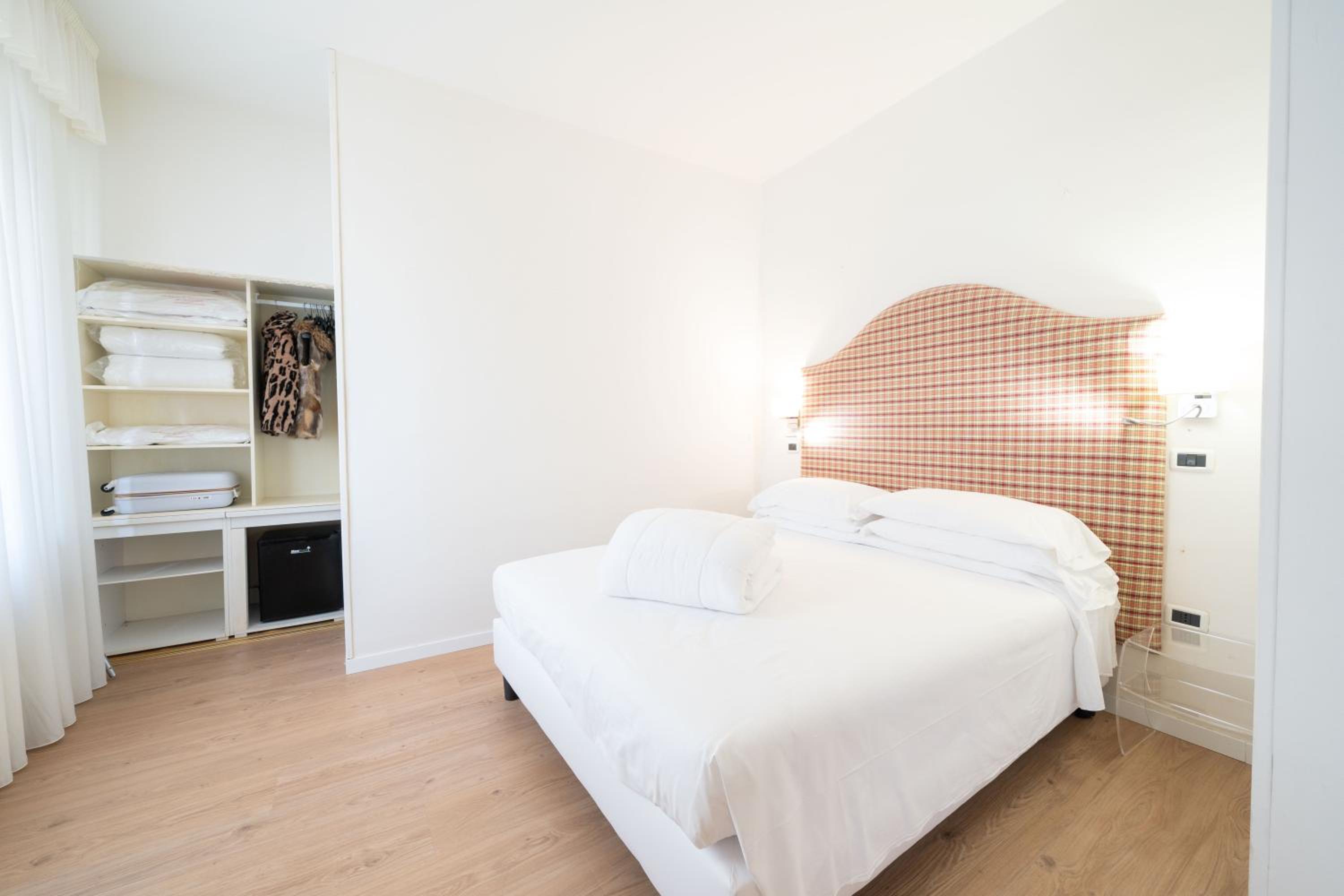 Double or Twin Room - Photo 11