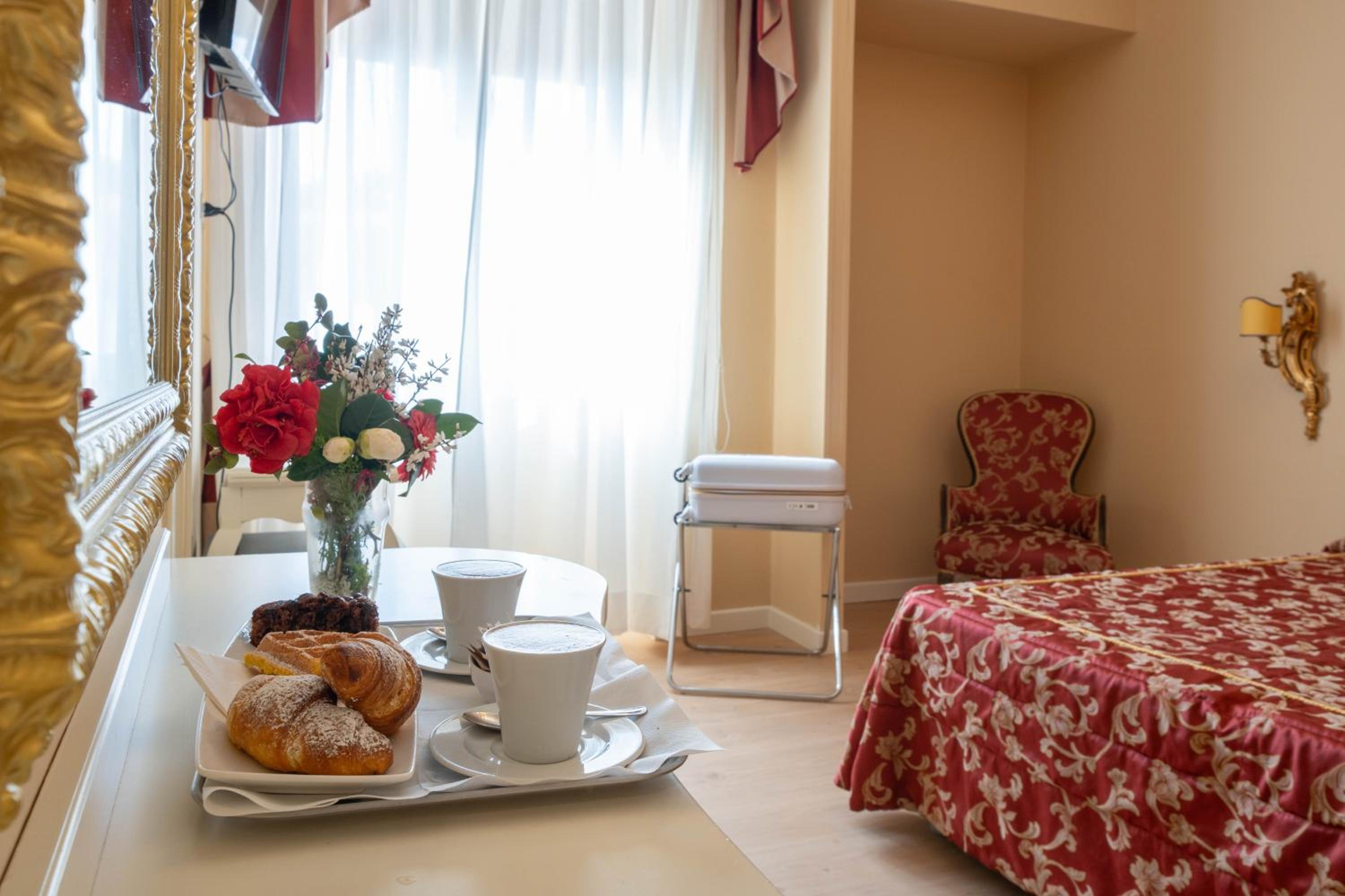 Double or Twin Room - Photo 15