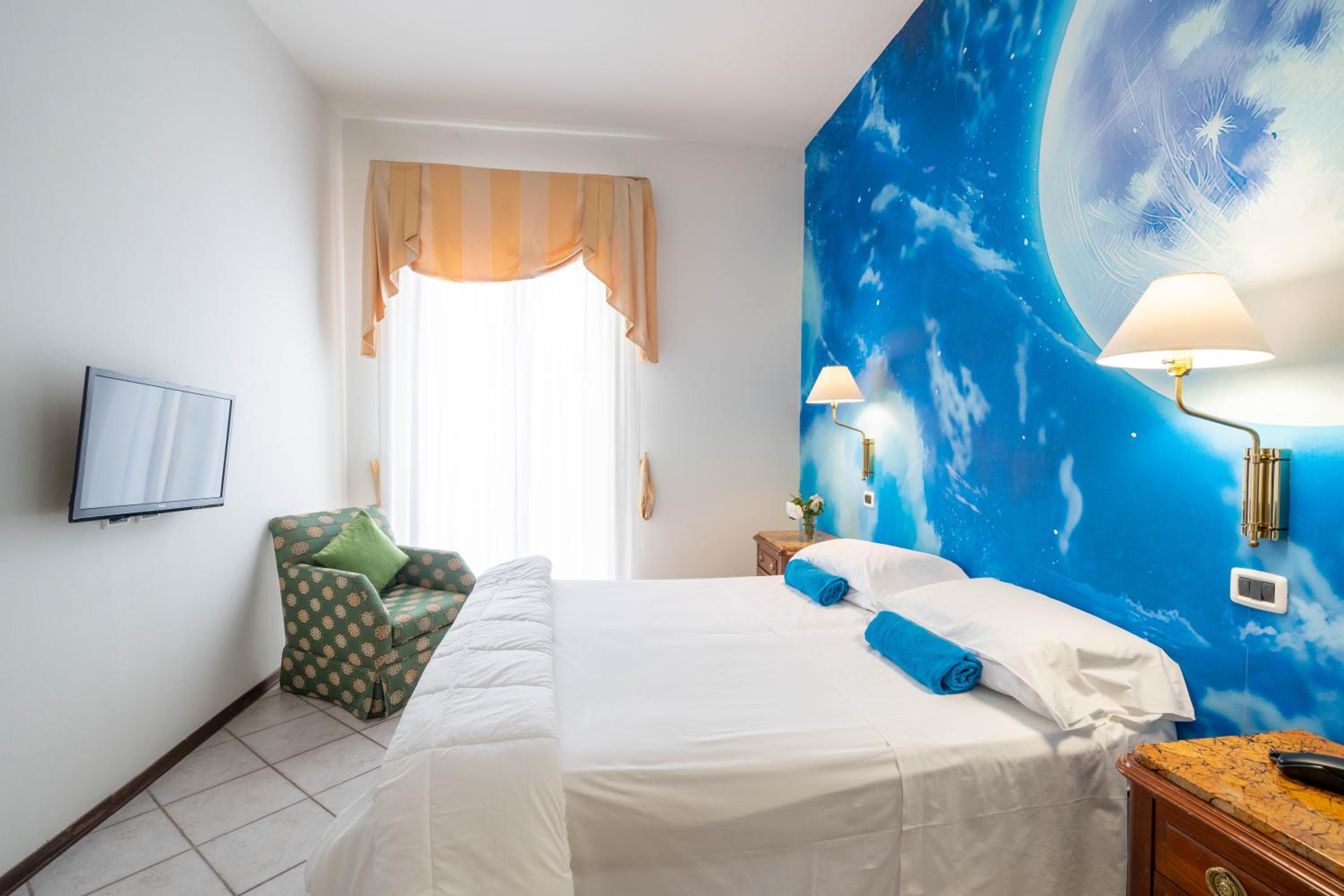 Double or Twin Room - Photo 17