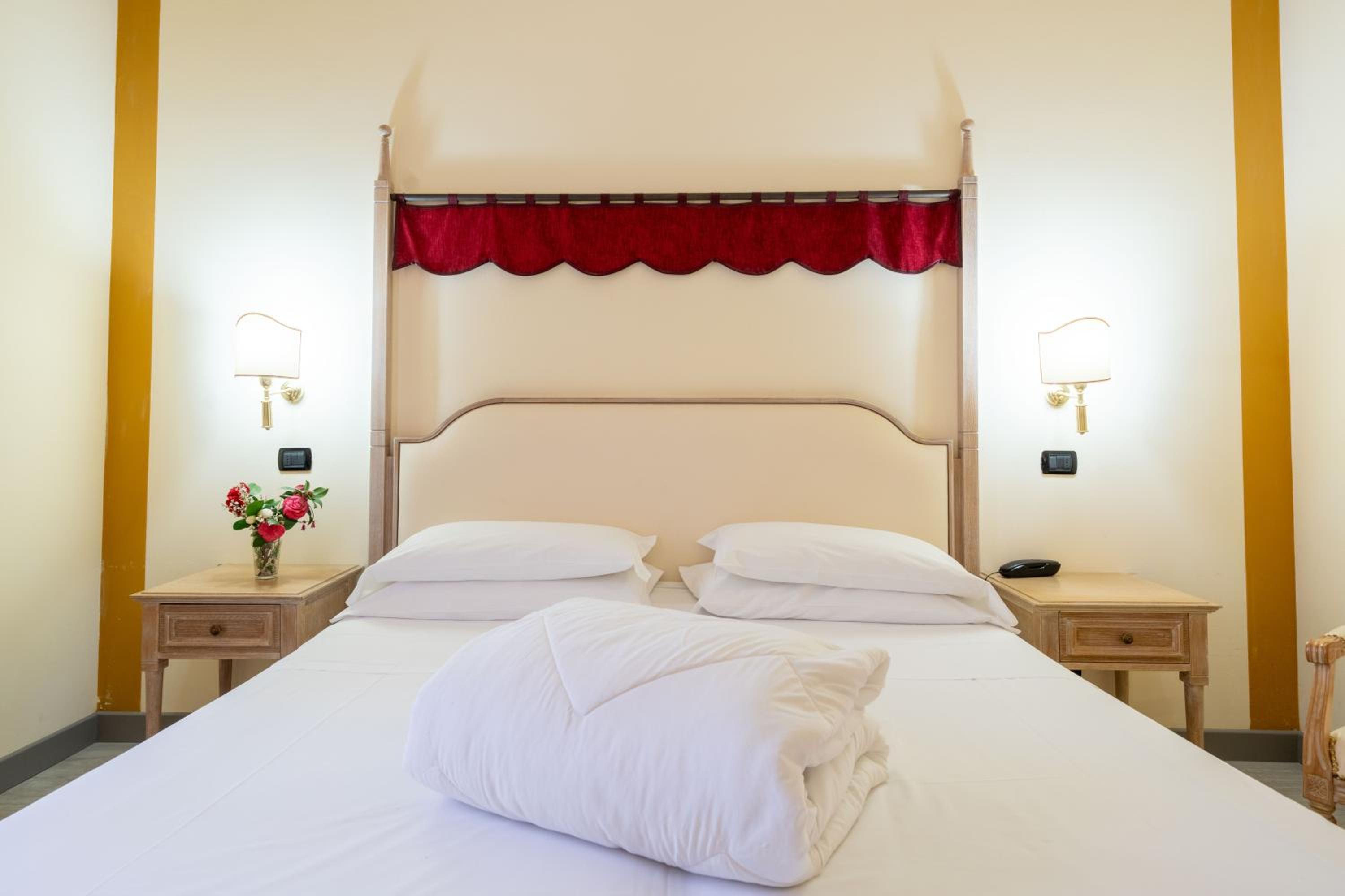 Superior Double or Twin Room - Photo 8