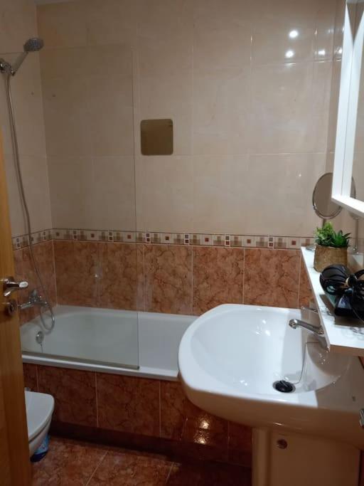 Two-Bedroom Apartment with Pool View photo 2