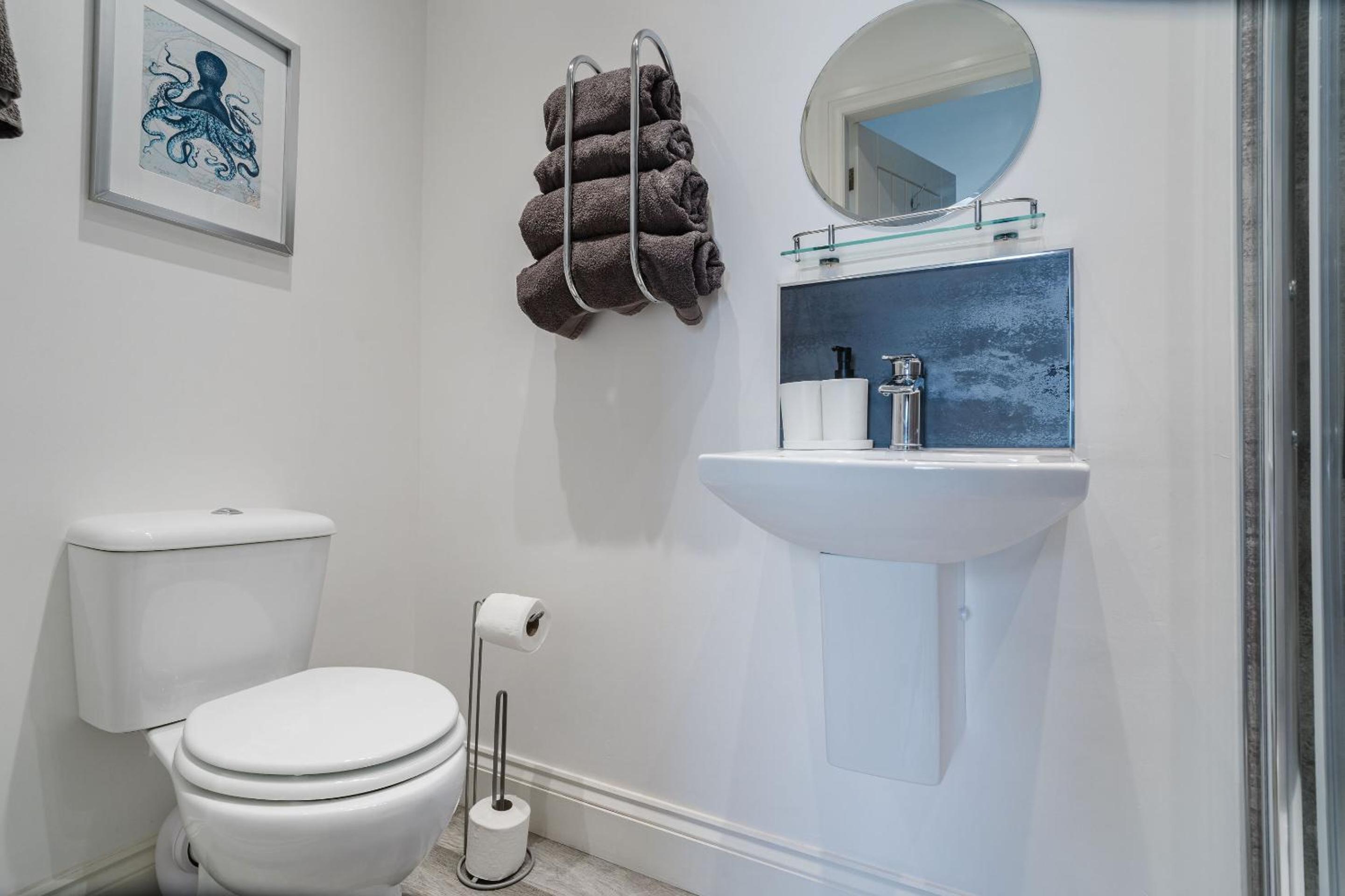 Twin Room with Shower - Photo 10