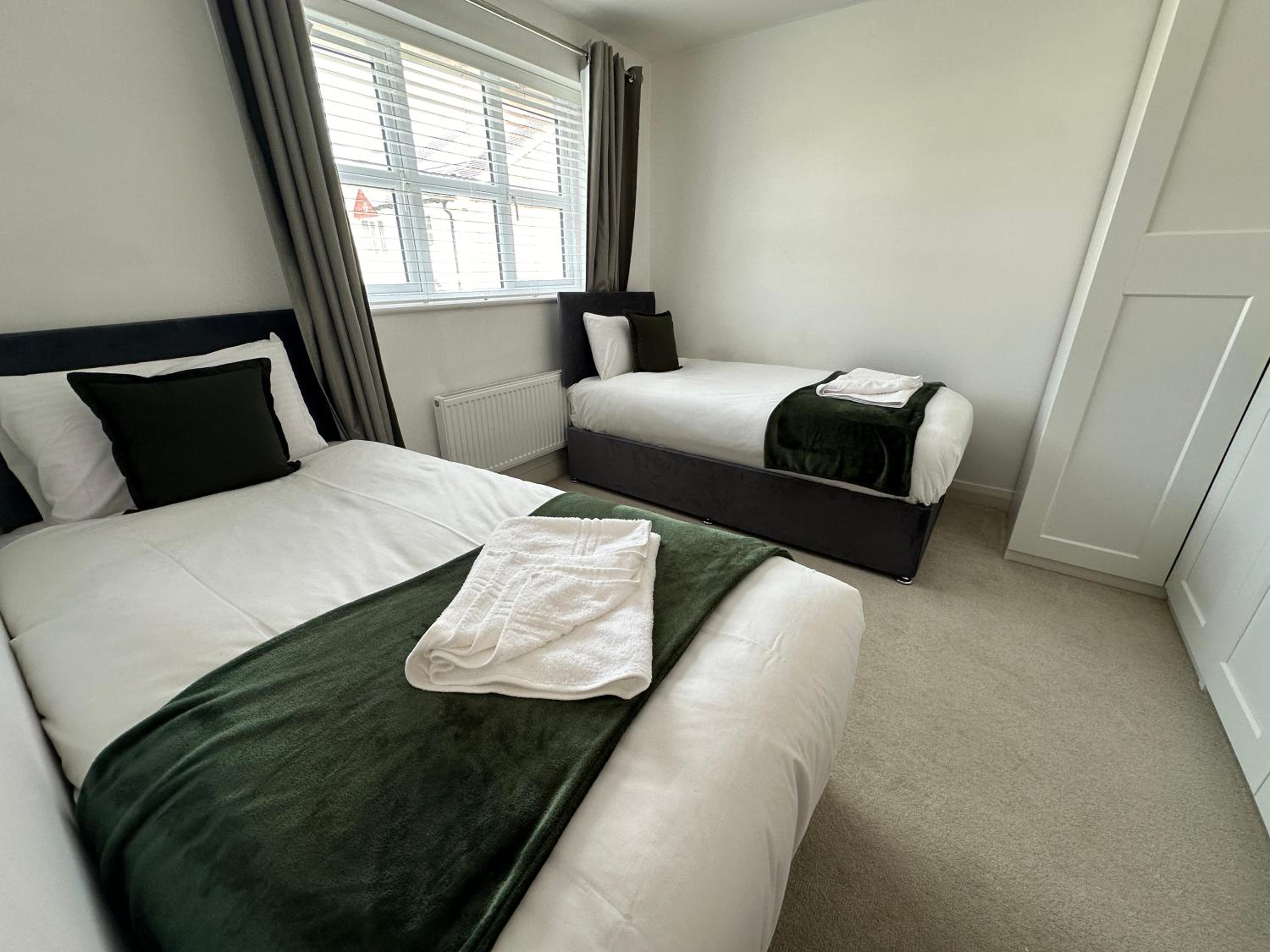 Three-Bedroom House photo 3