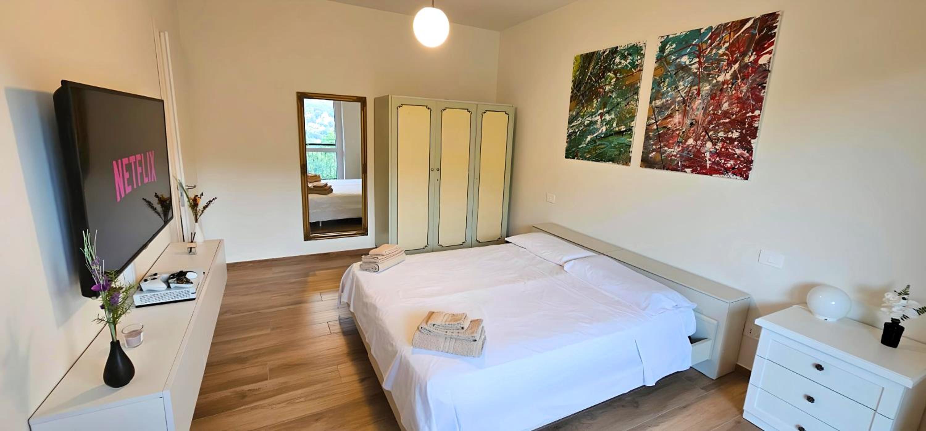 One-Bedroom Apartment With Balcony And Mountain View  