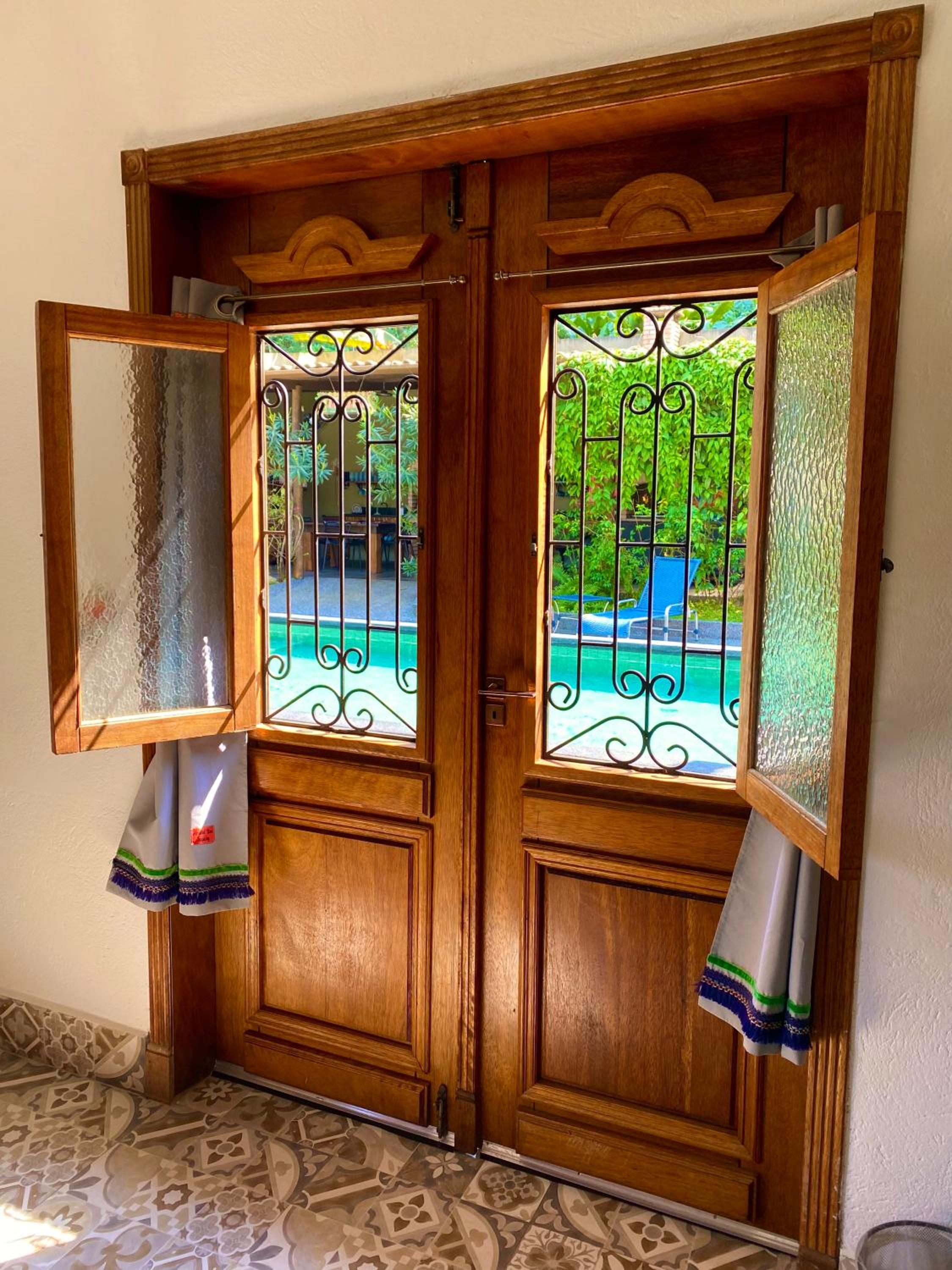 Triple Room with Pool View - Photo 10