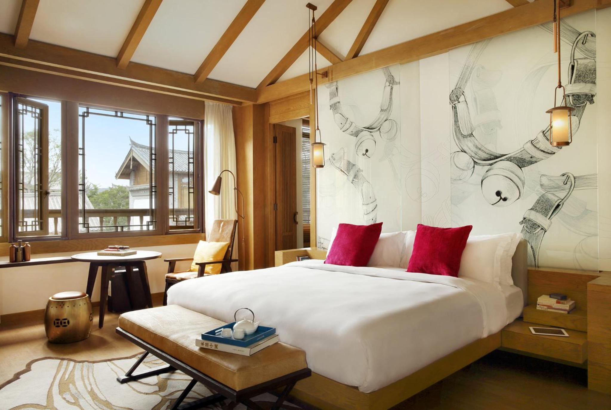 1 King Villa with Living Dining Areas