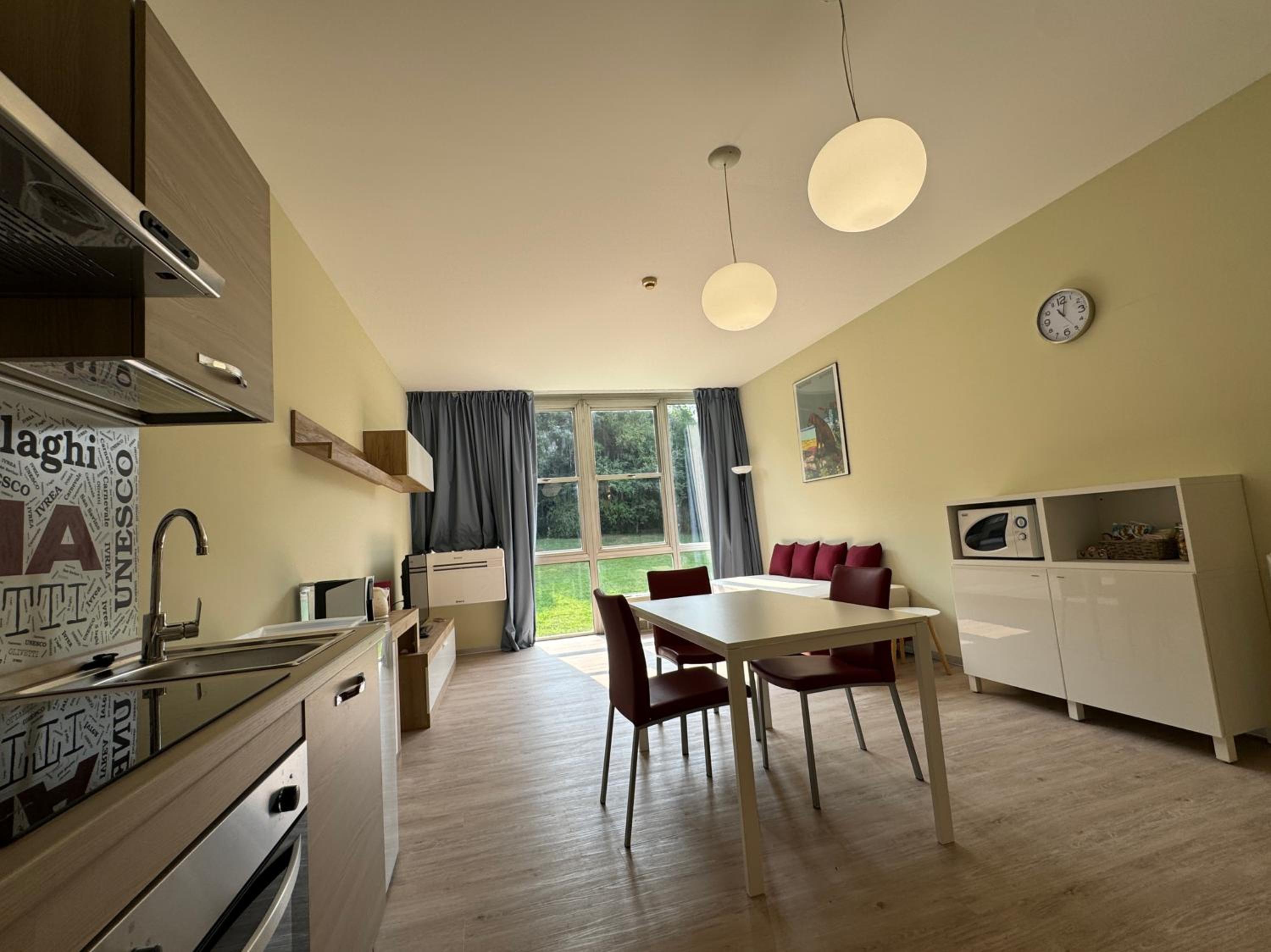 Studio Apartment with Queen Bed photo 2