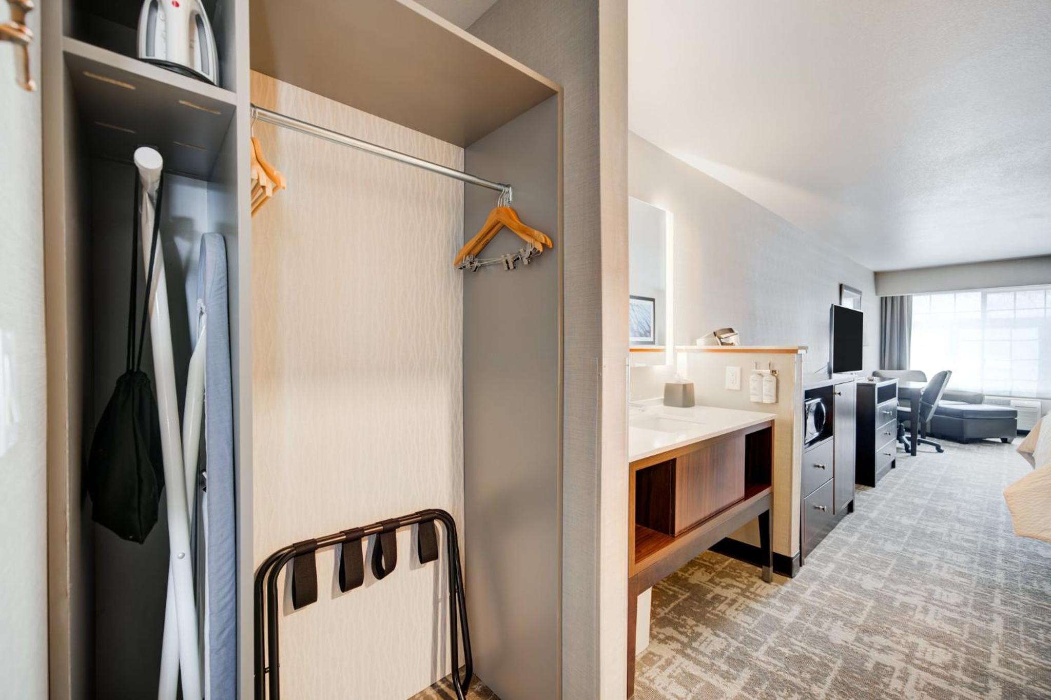 Deluxe Double Room with Two Double Beds - Non-Smoking - Photo 4