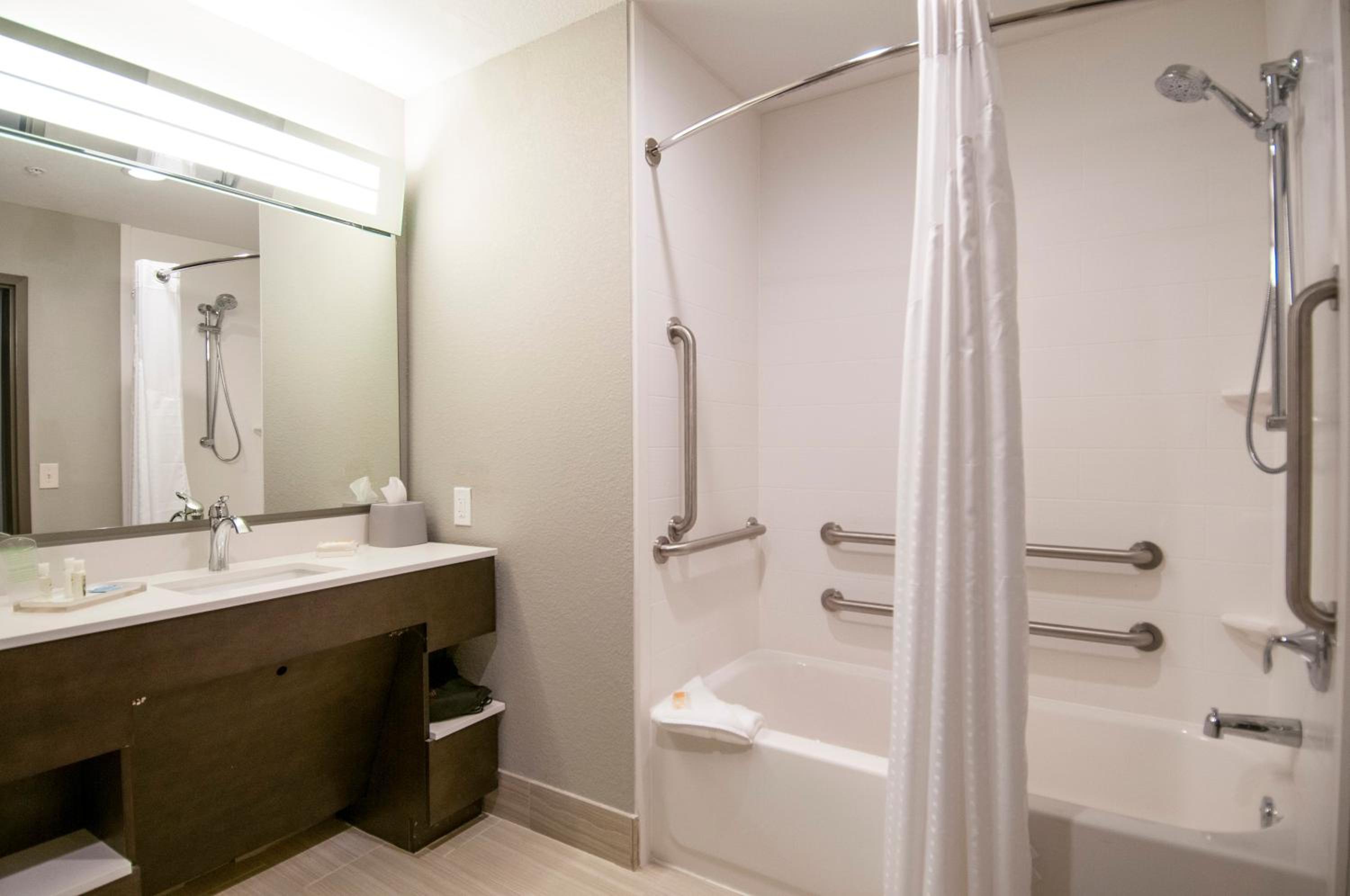 Double Room with Two Double Beds - Hearing Accessible/Non-Smoking