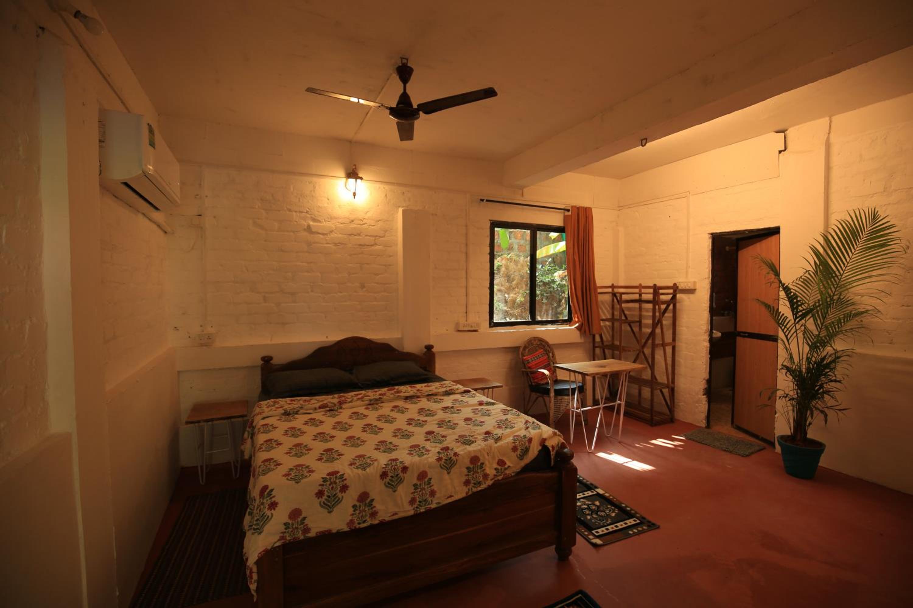 Deluxe Double Room With Bath photo 2