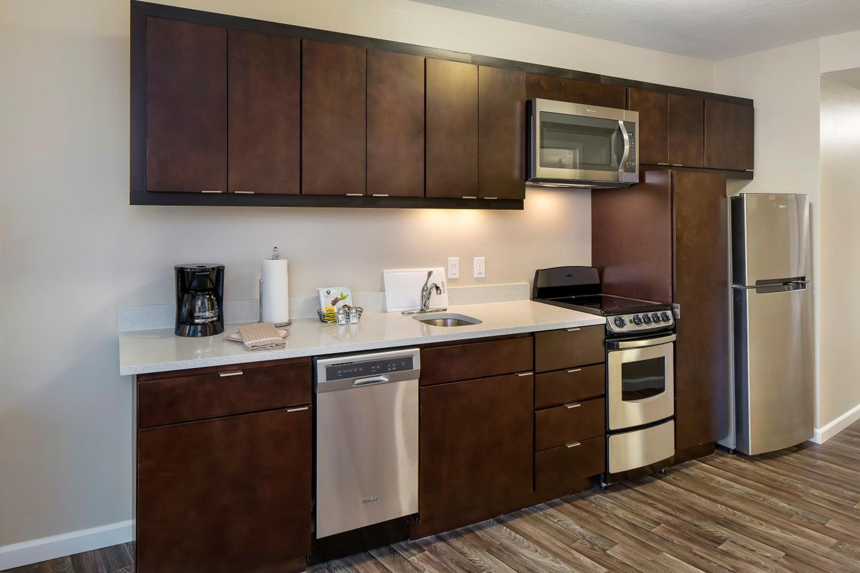 One-Bedroom Queen Suite