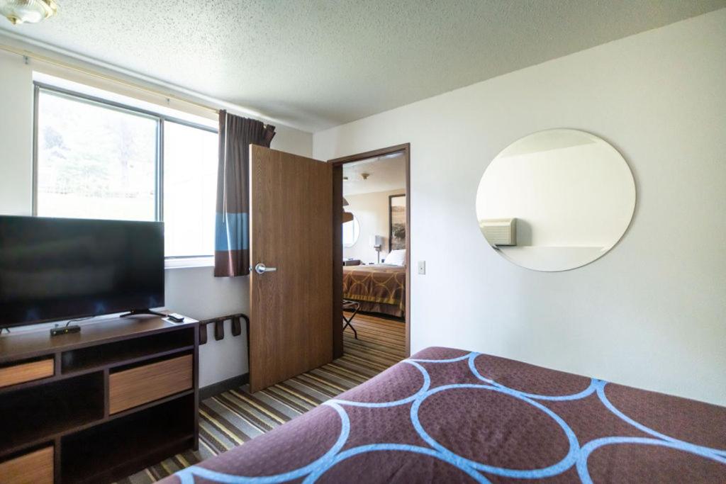Queen Suite with Three Queen Beds and Kitchen - Non-Smoking