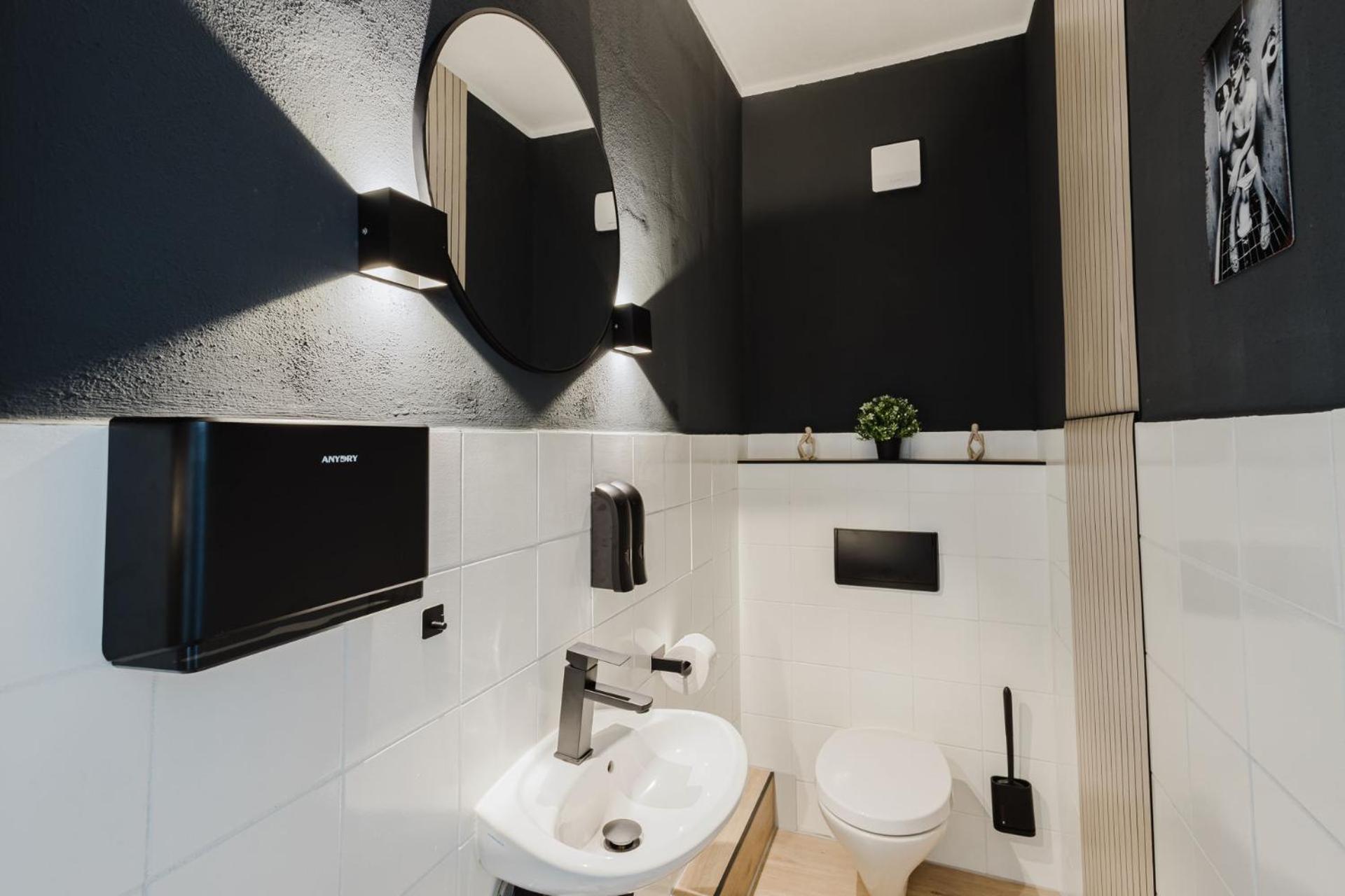 Two-Bedroom Apartment with View photo 2
