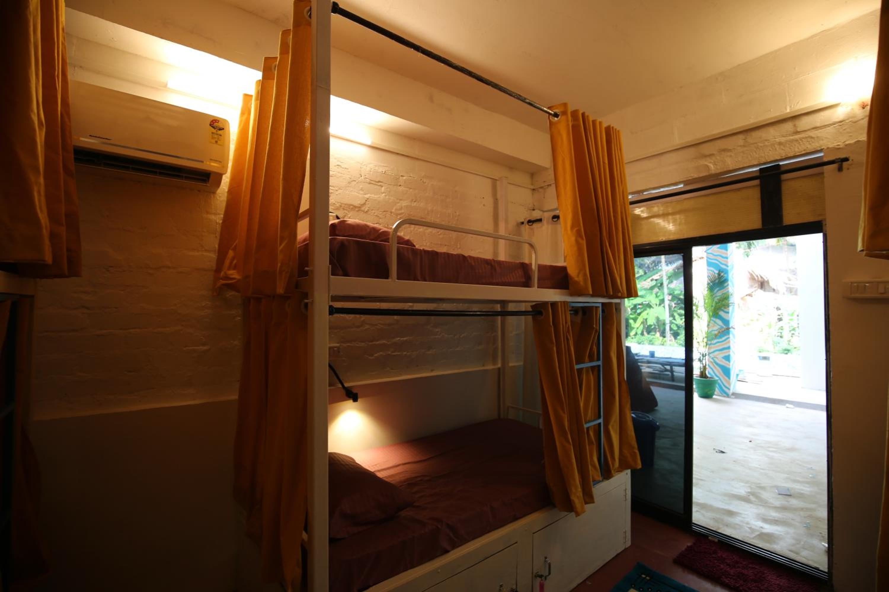 Bed In 8-Bed Mixed Dormitory Room photo 2
