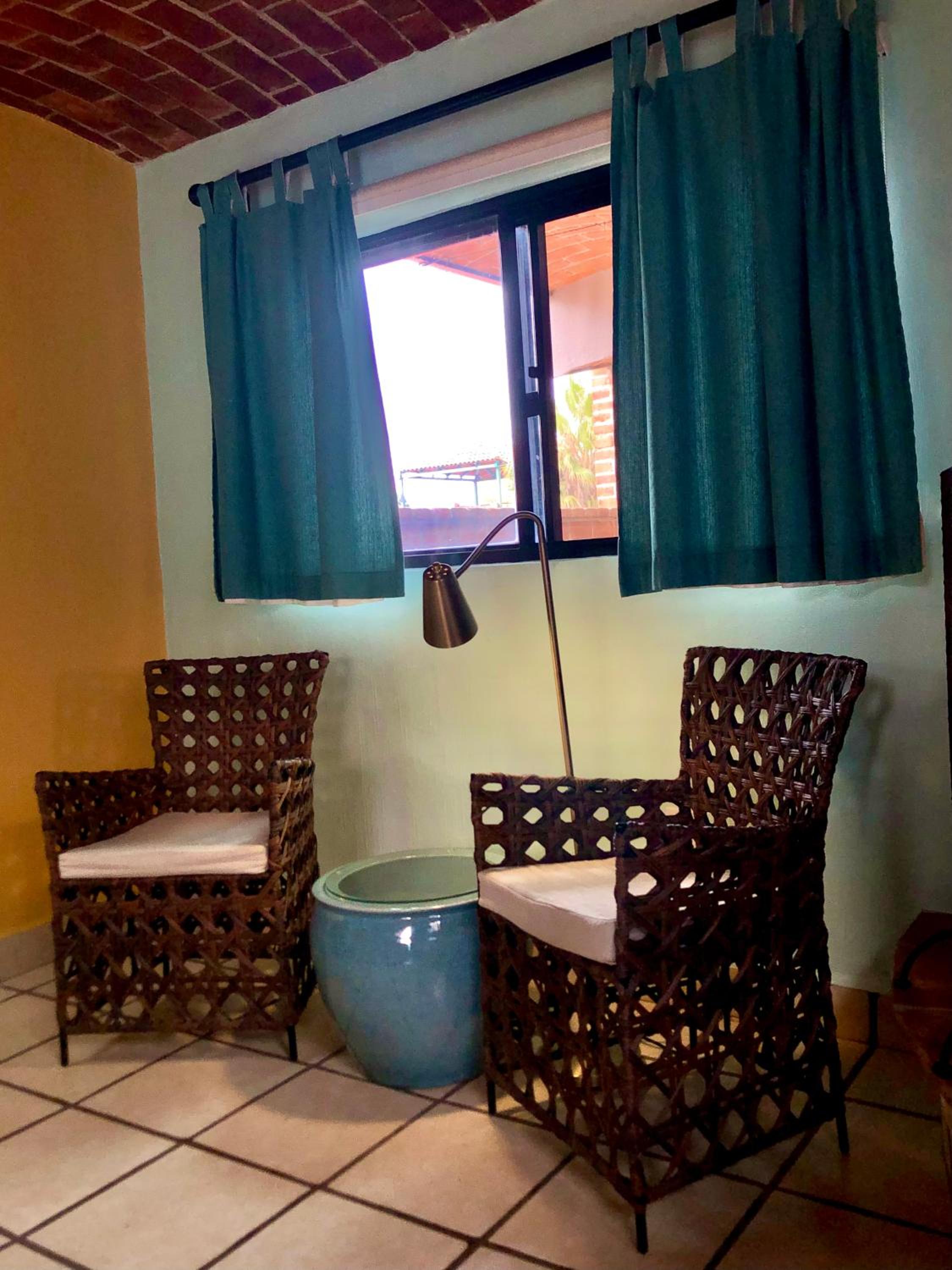 Deluxe Queen Room - Photo 7
