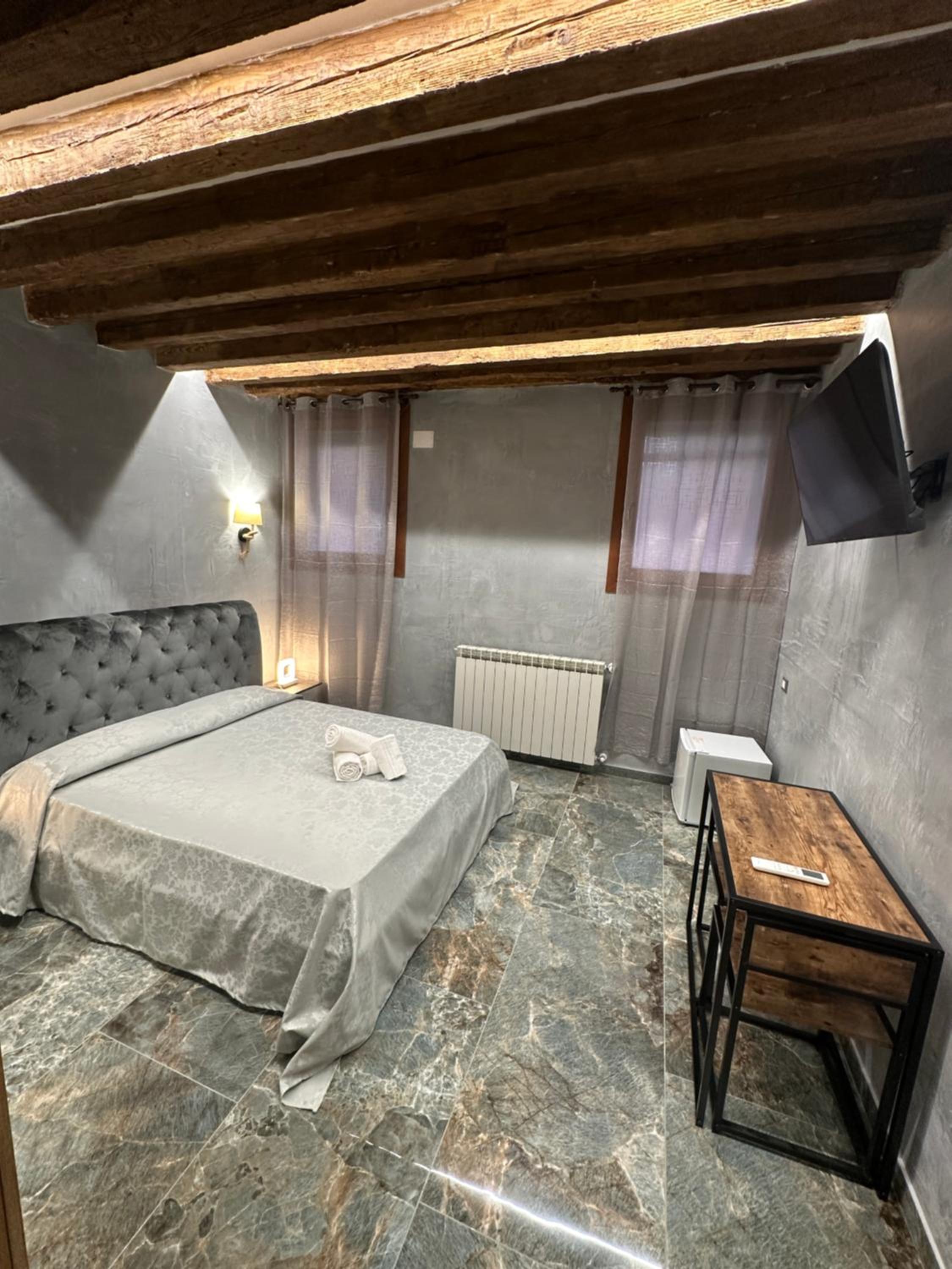 Family Room with Private Bathroom photo 2