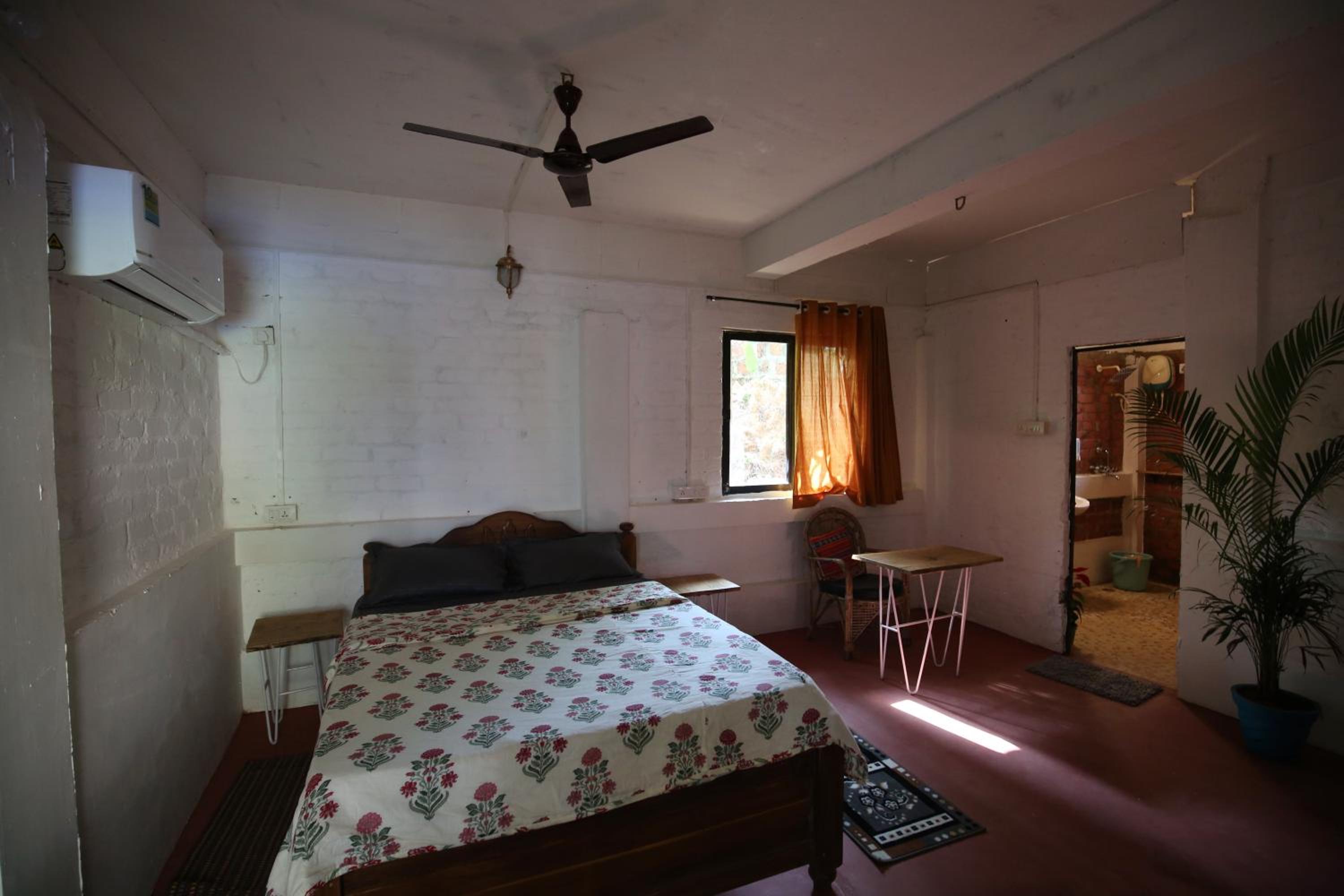 Deluxe Double Room With Bath photo 3