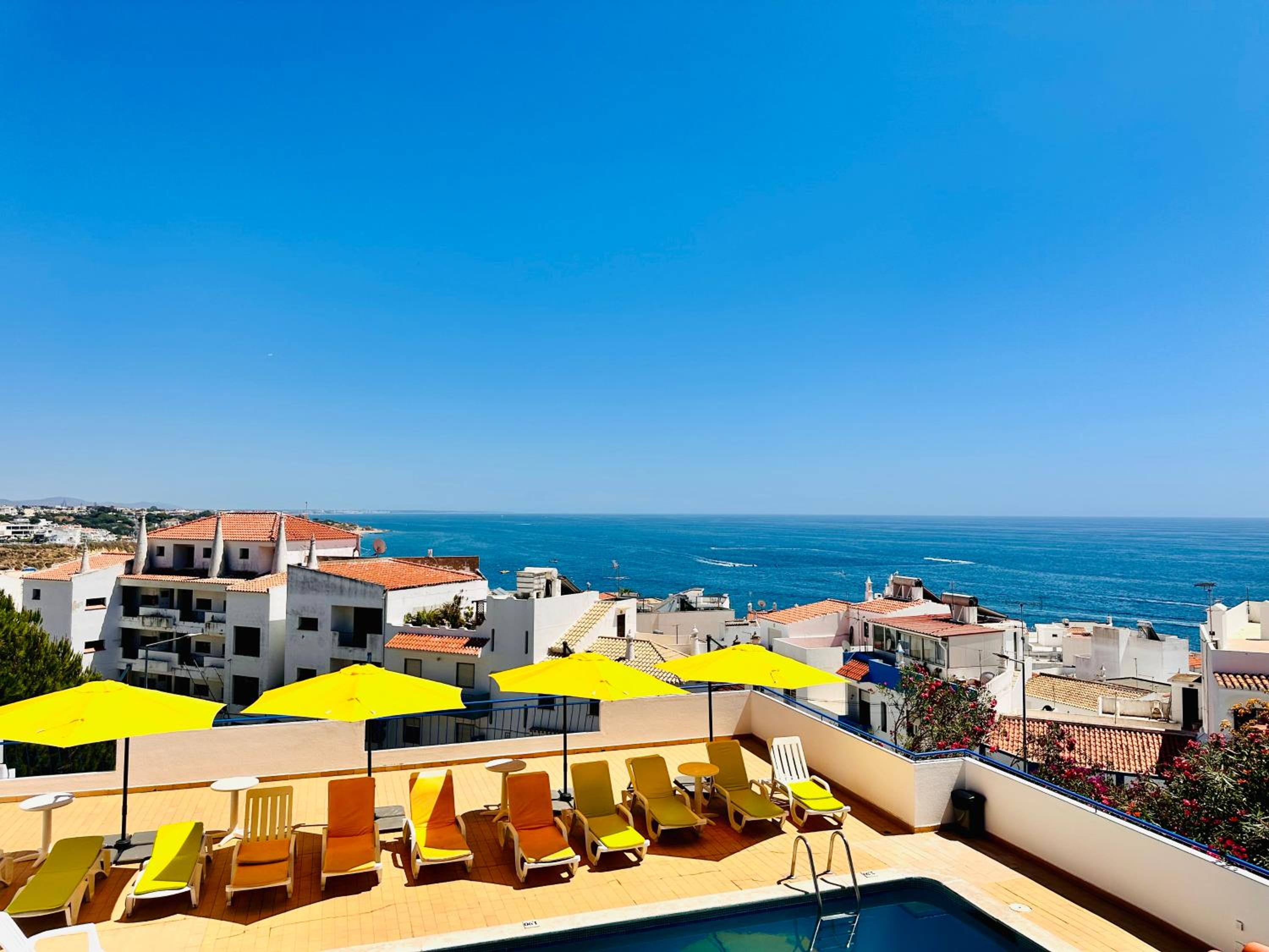 Superior Twin Room with Sea View - Photo 6