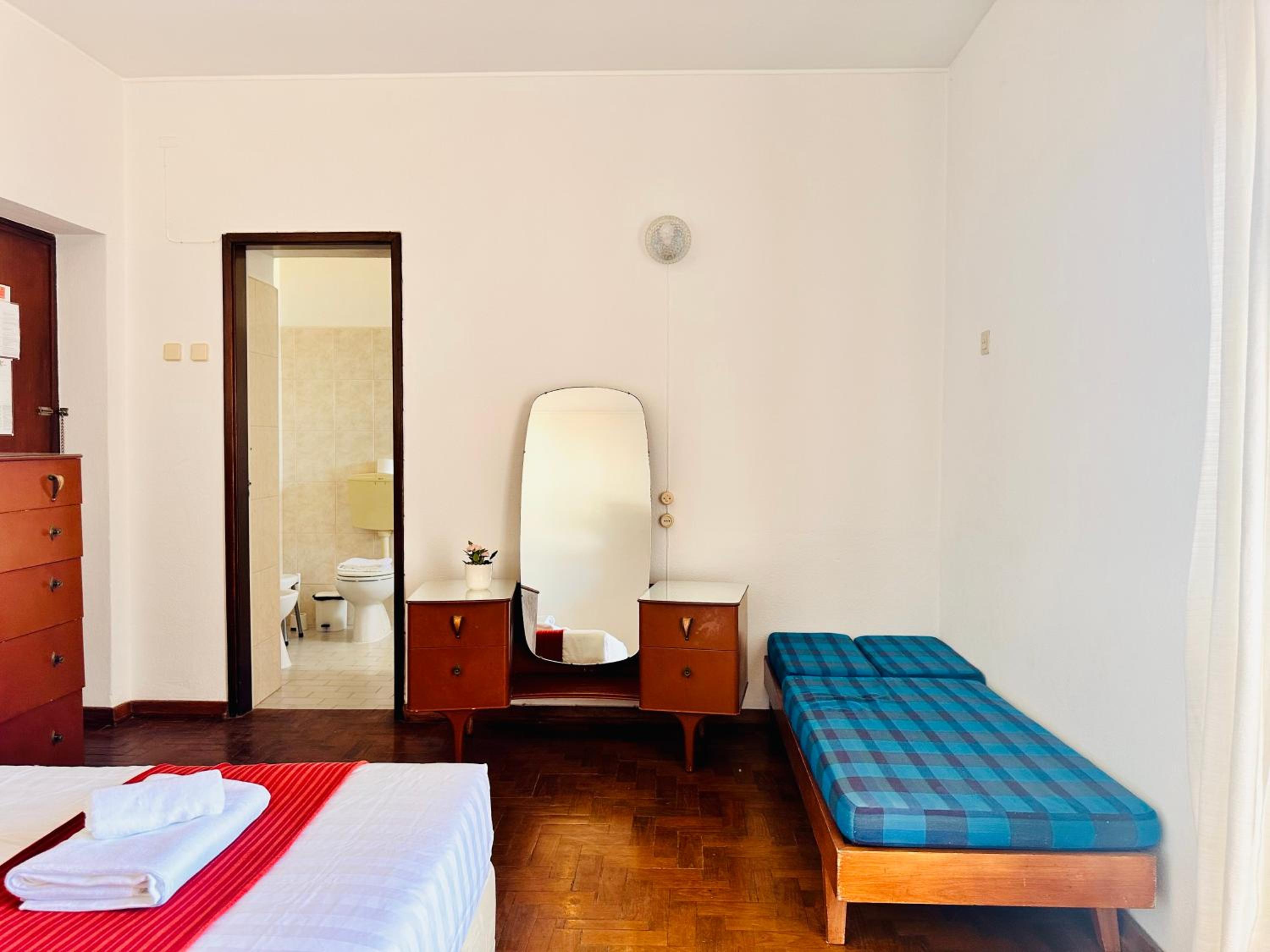 Superior Twin Room with Sea View - Photo 9