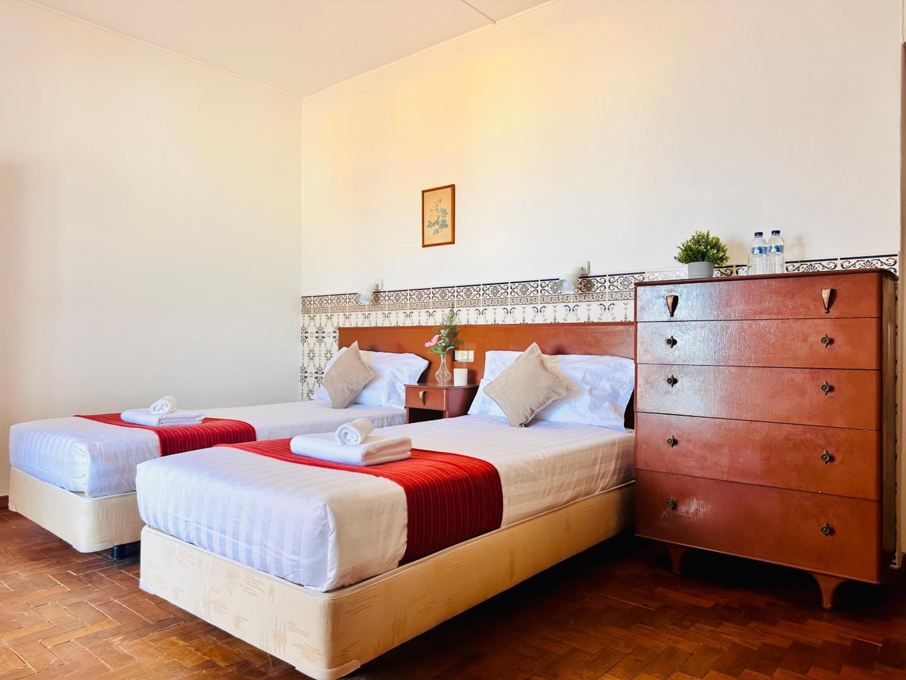 Superior Twin Room with Sea View - Photo 3