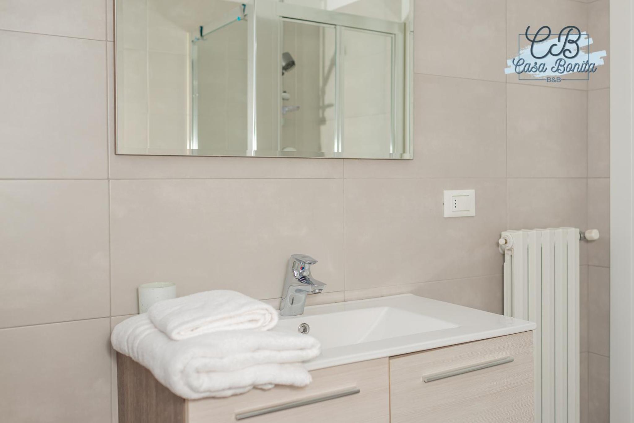 Deluxe One-Bedroom Apartment with Garden View photo 2