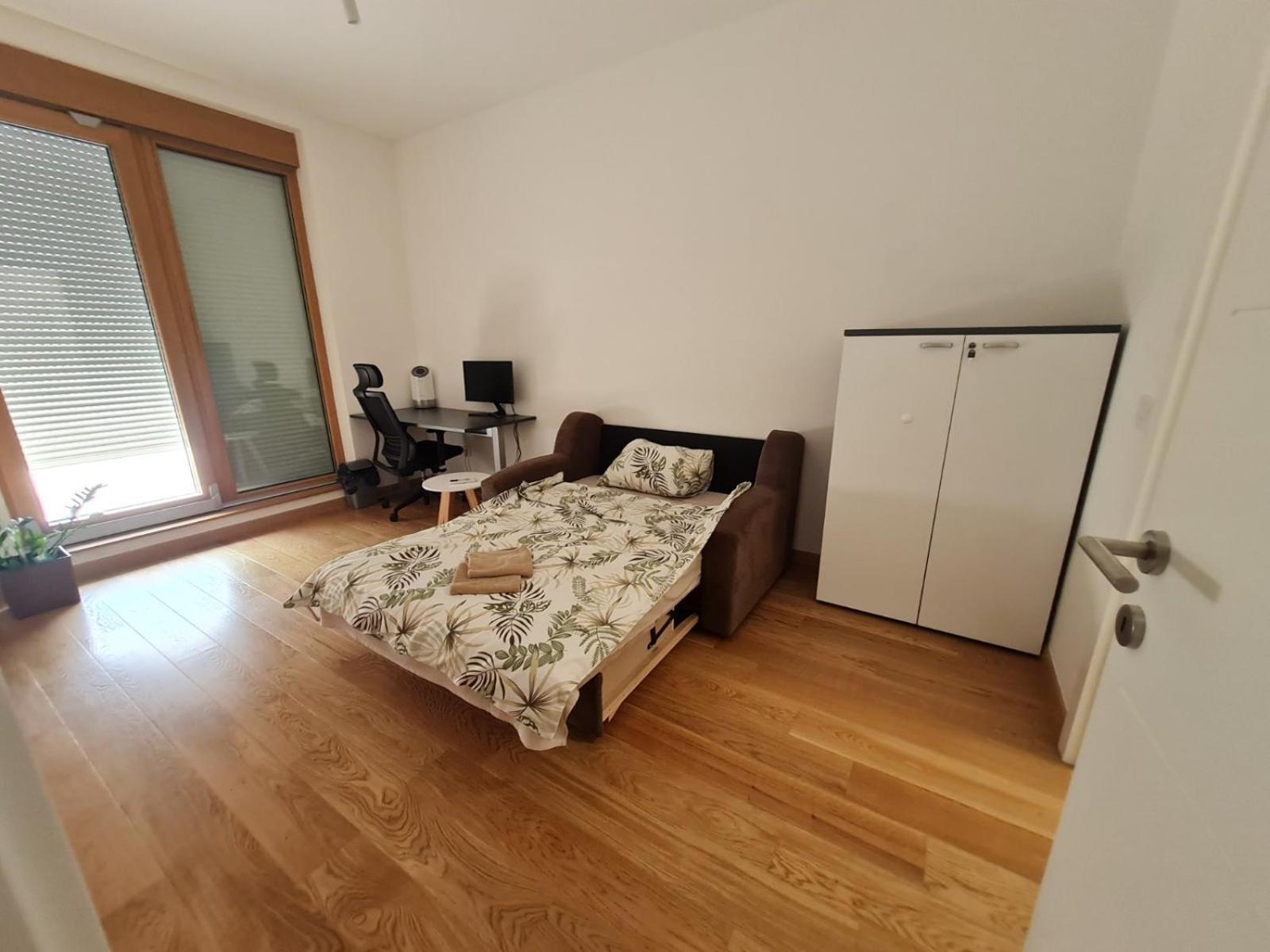 One-Bedroom Apartment photo 1
