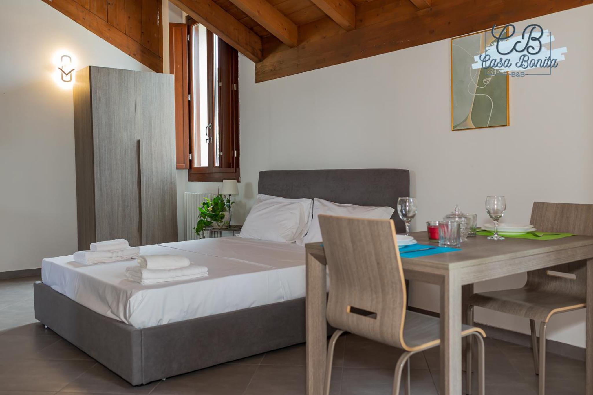 Studio Apartment with One Double Bed photo 1