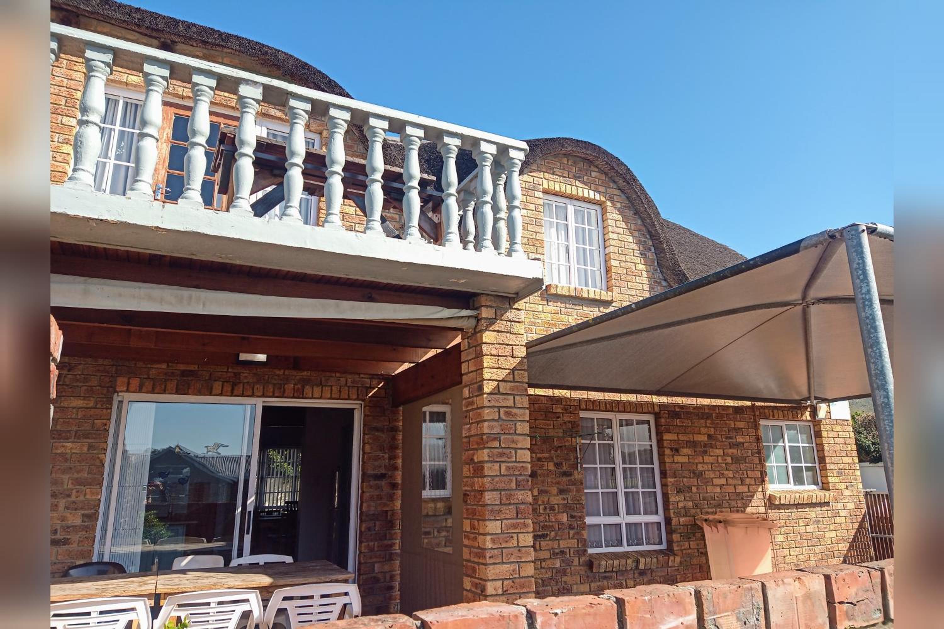 Four-Bedroom House - Photo 18