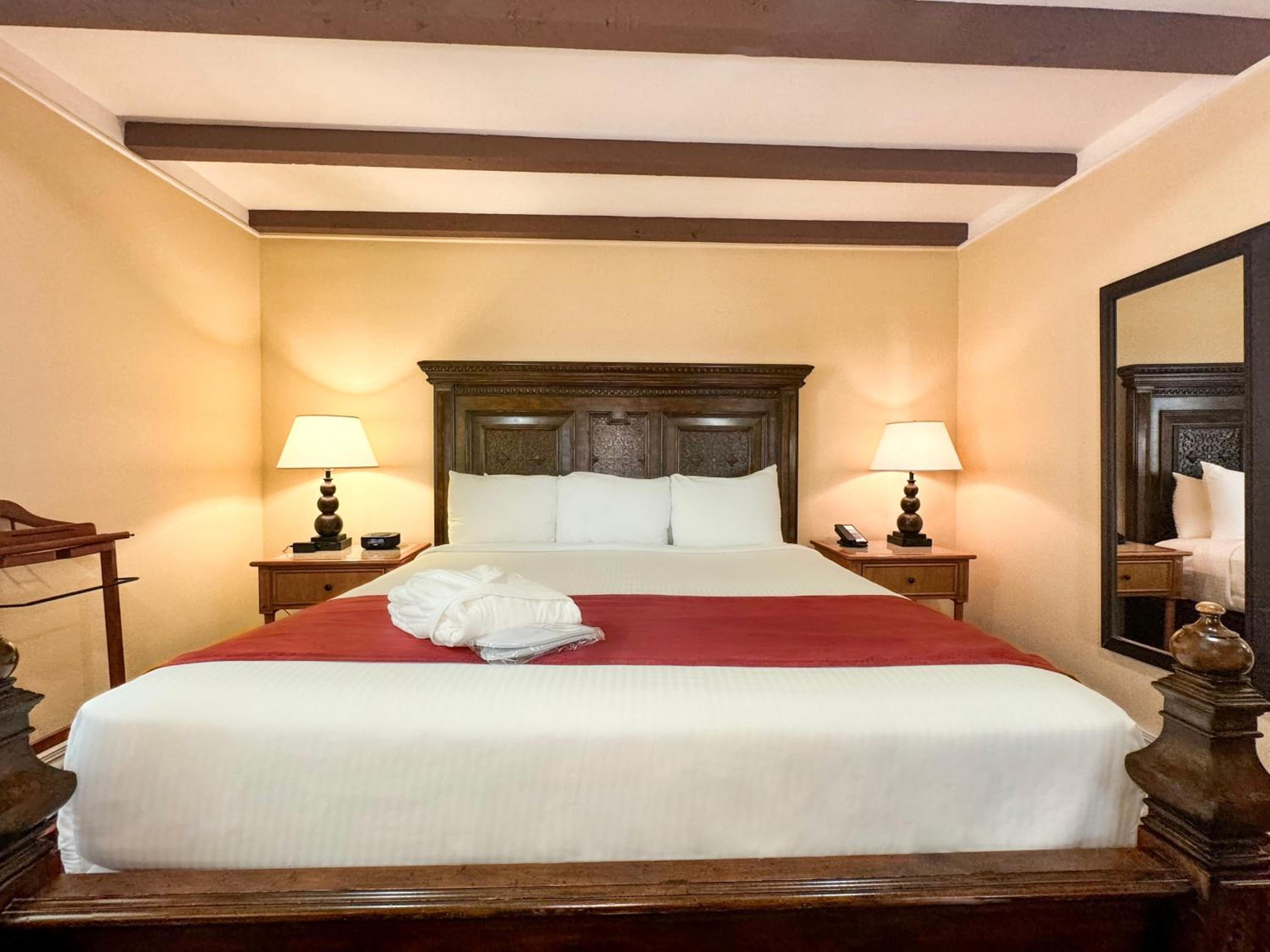 Executive Suite - Photo 3
