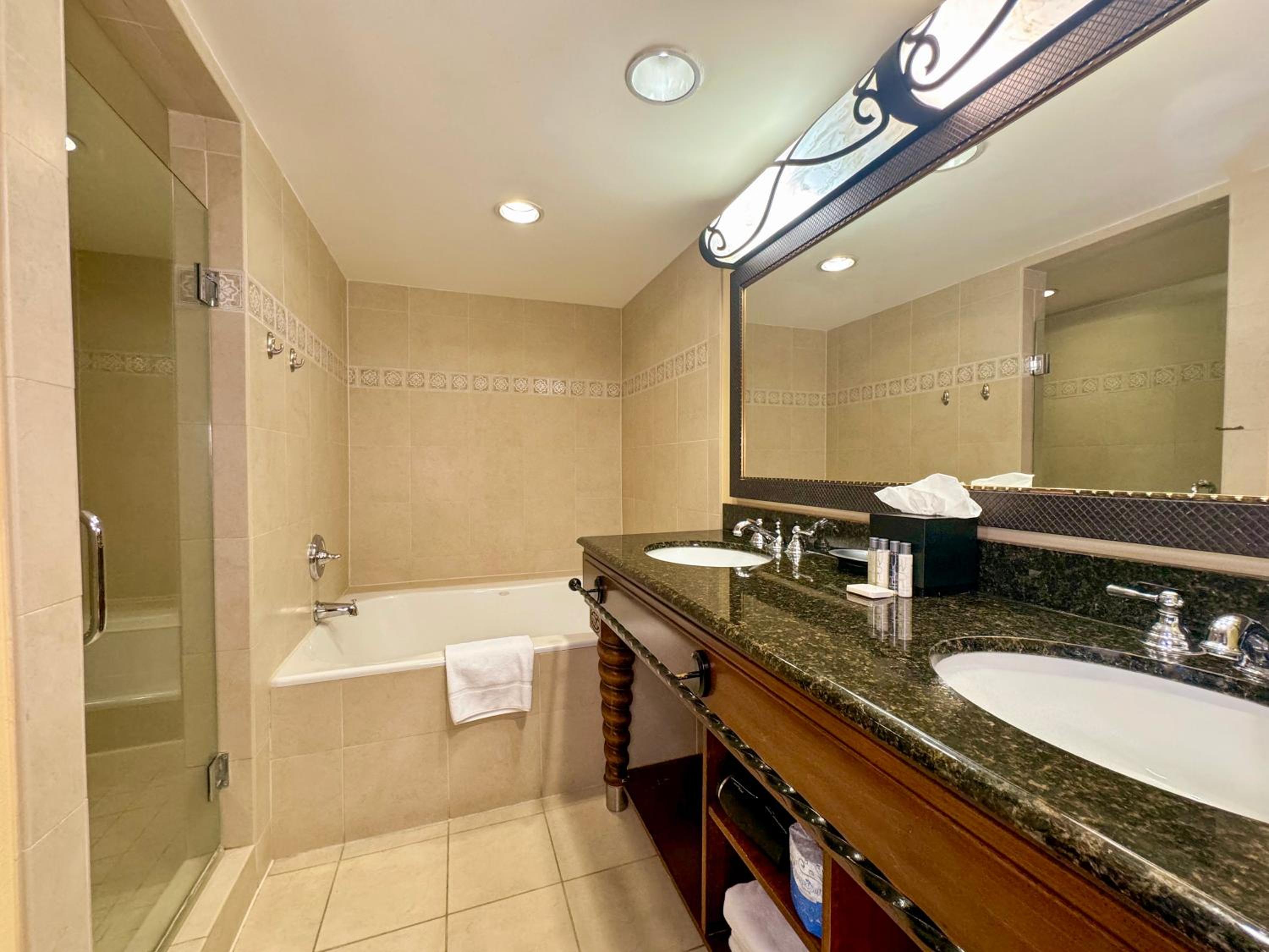 Executive Suite - Photo 8