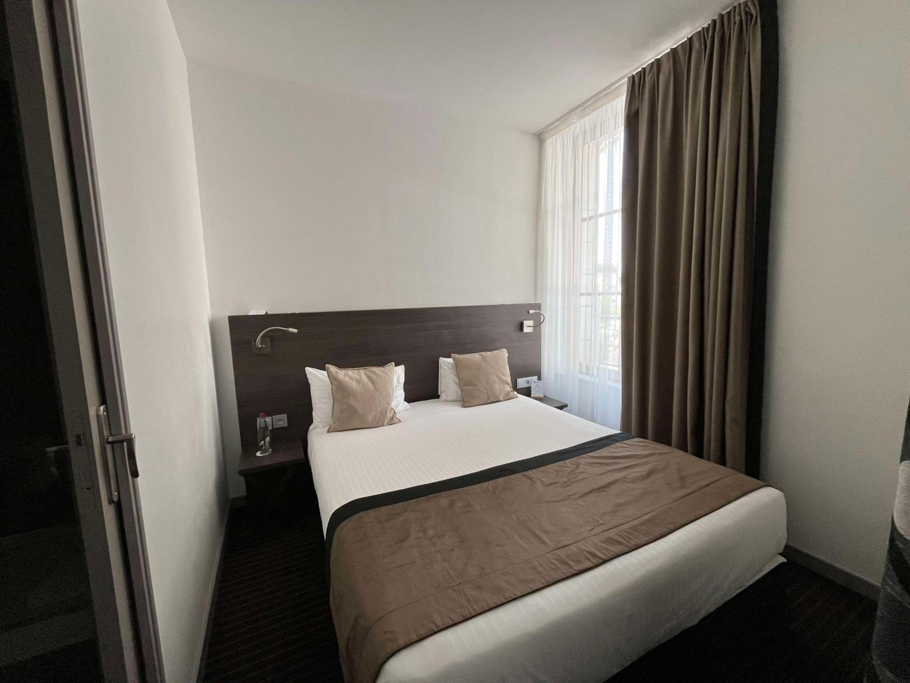 Family Room with Queen Bed and Sofa Bed - Non-Smoking - Photo 1
