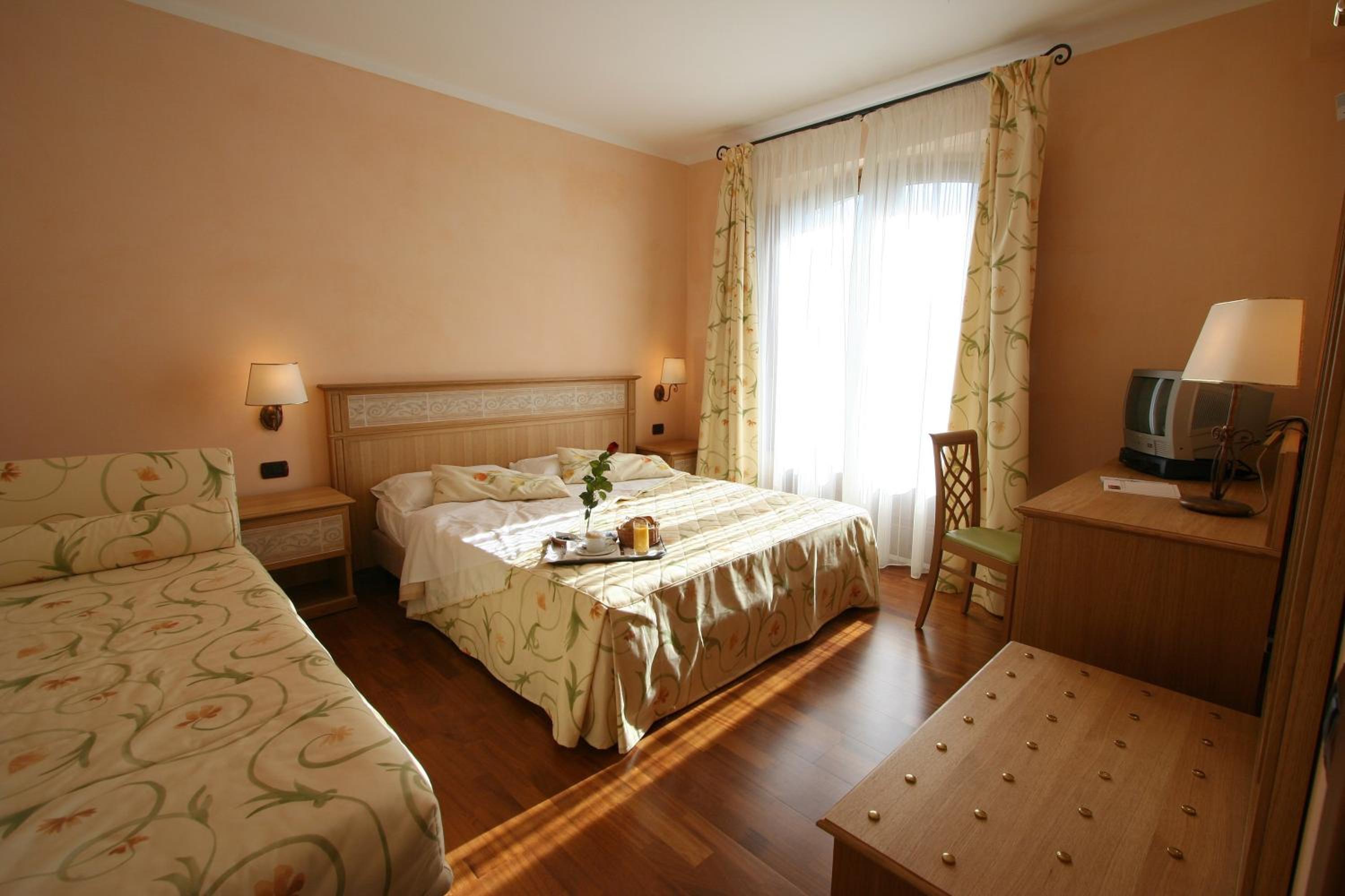 Double or Twin Room photo 1