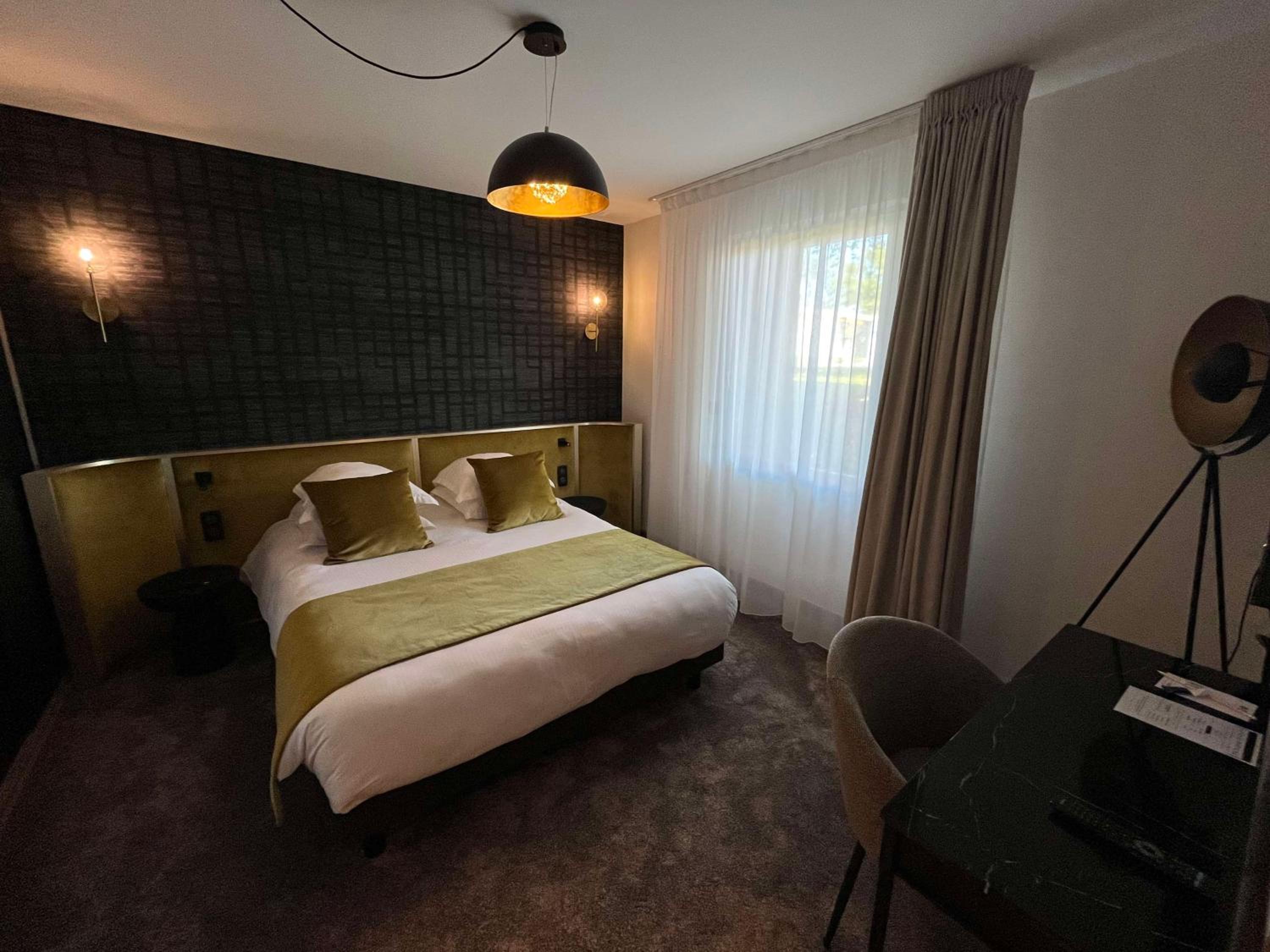 King Suite with Sofa Bed for Children - Non-Smoking
