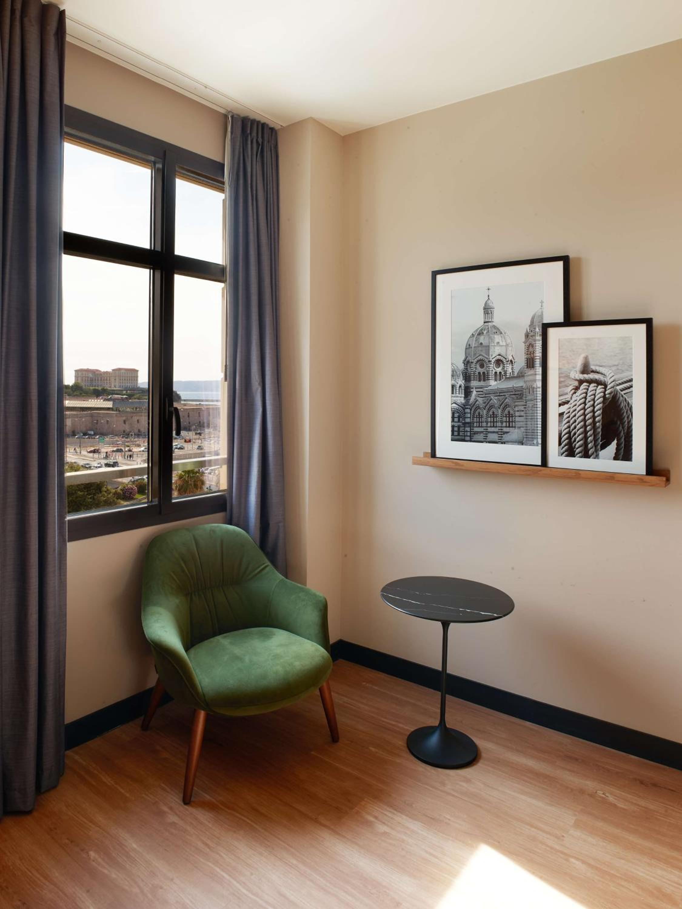 Premium Room with Citadel View - Photo 3