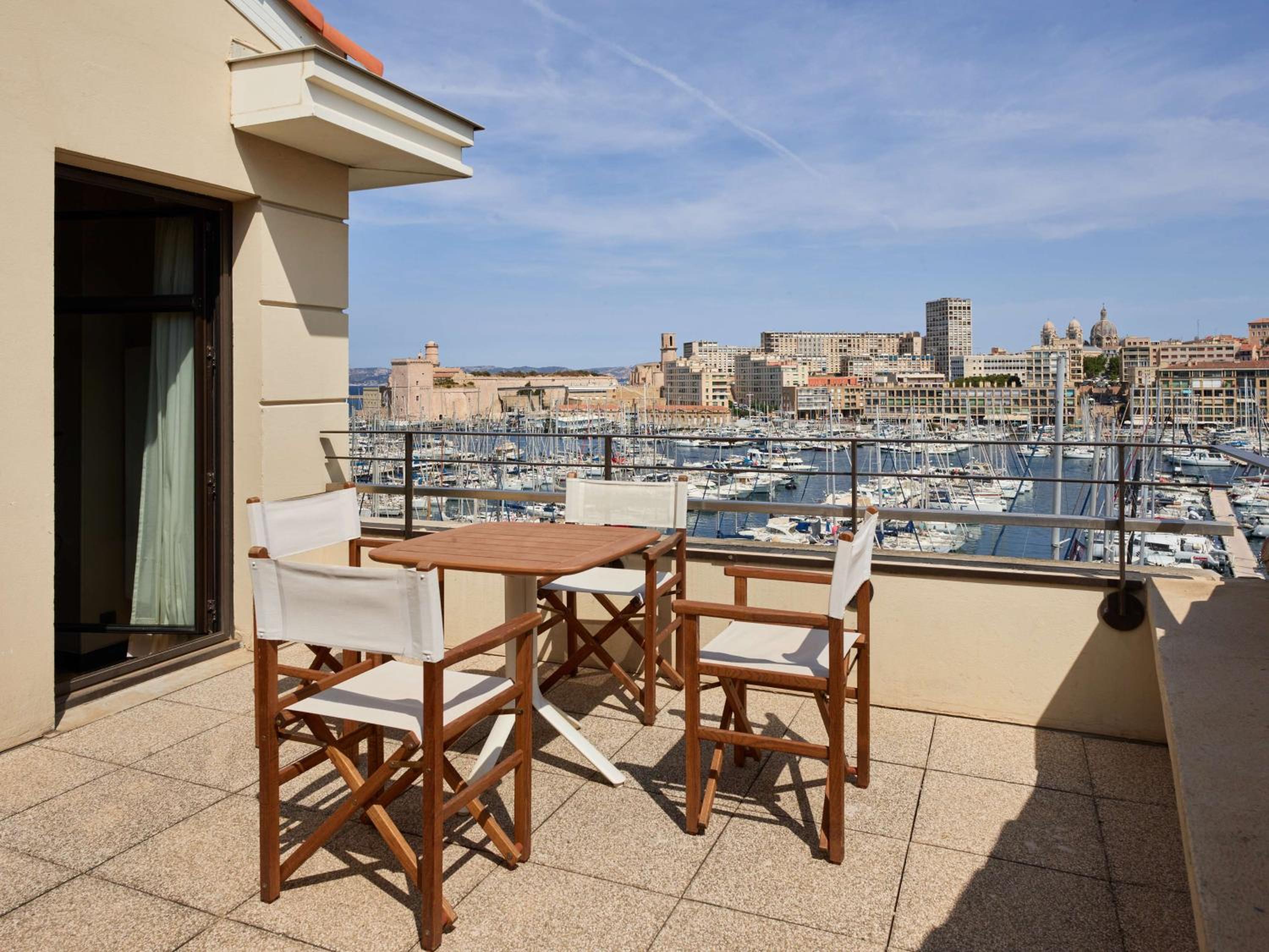 Suite with Terrace and Port View - Photo 6
