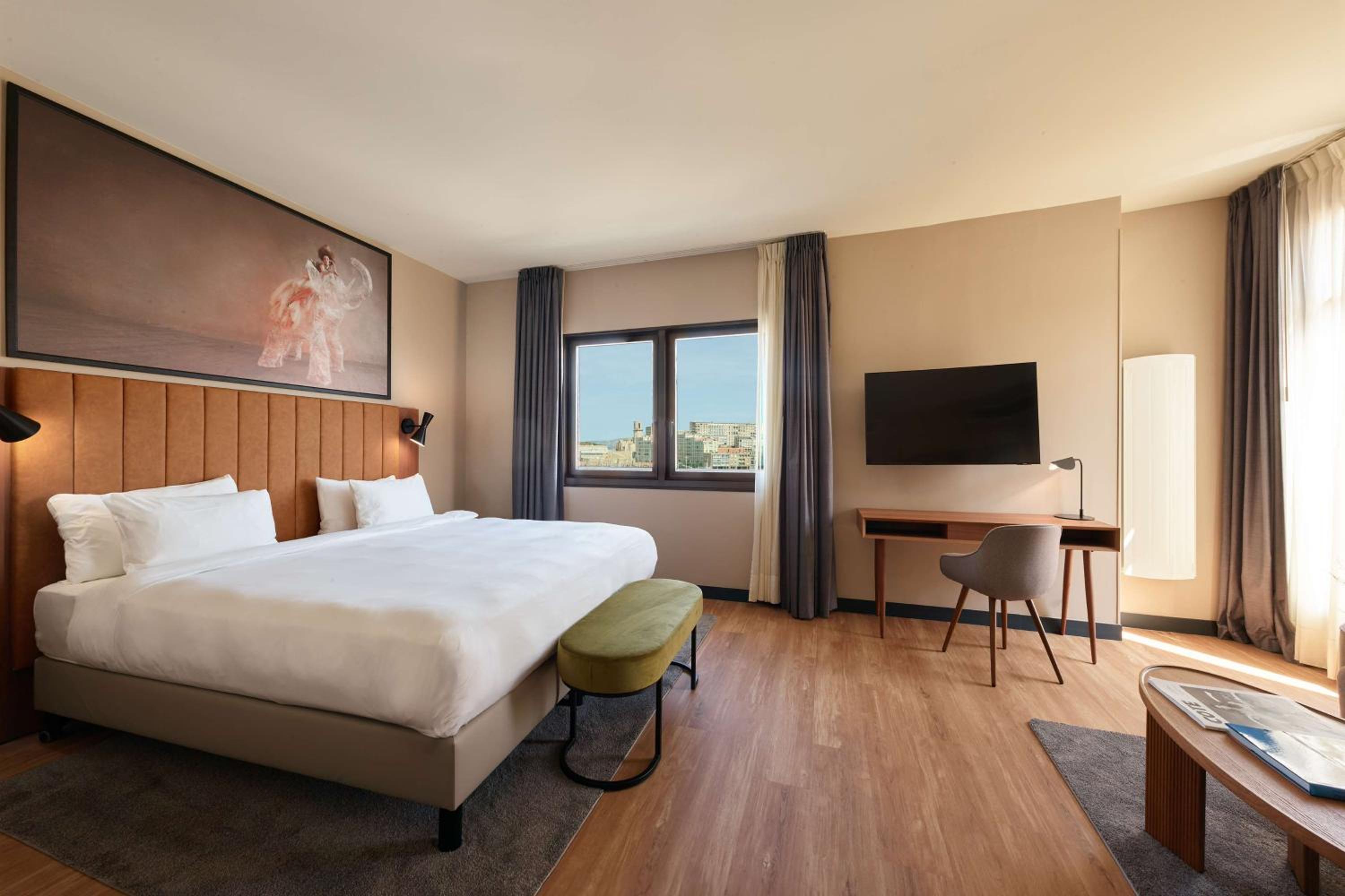 Suite with Terrace and Port View - Photo 5
