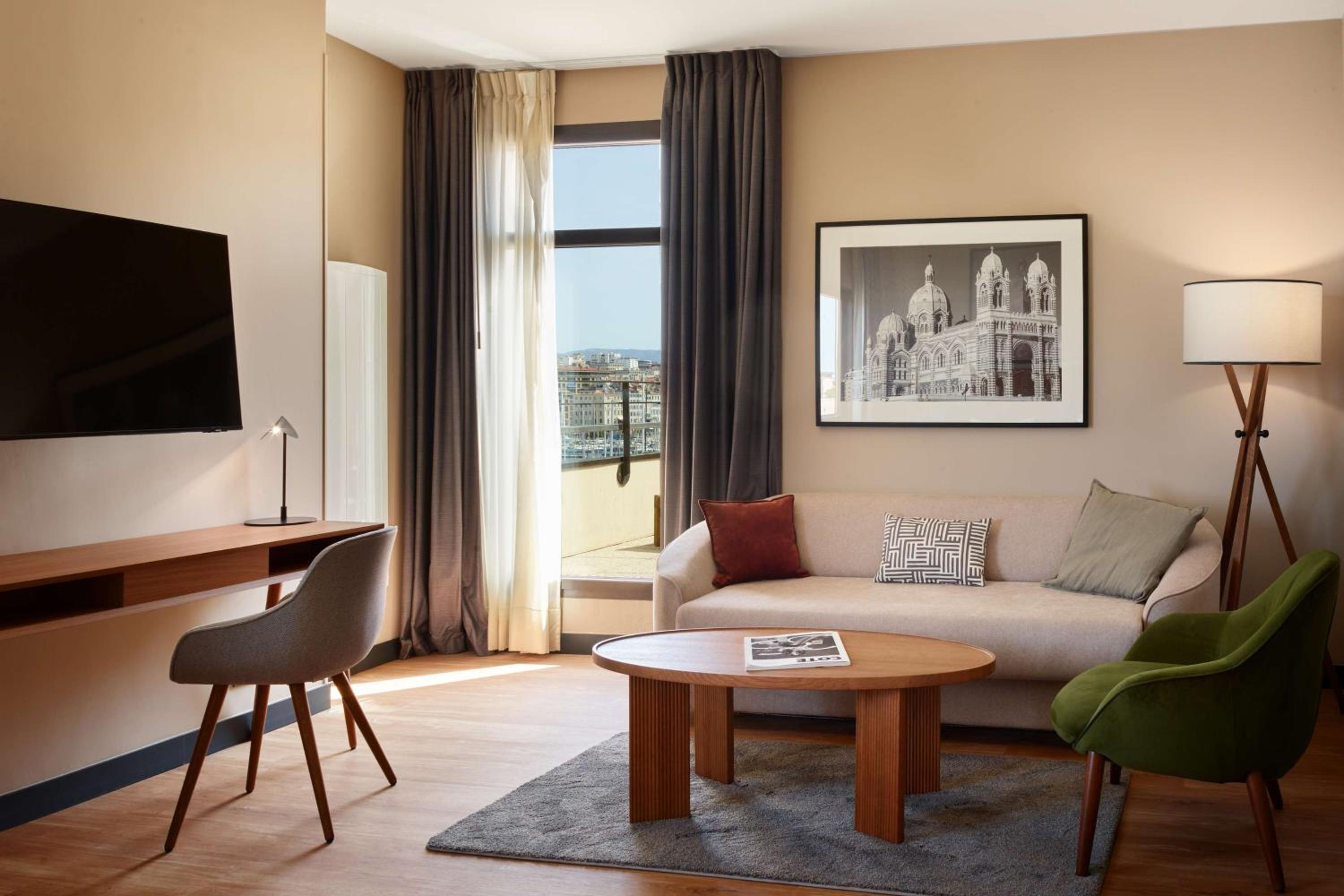 Suite with Terrace and Port View - Photo 4