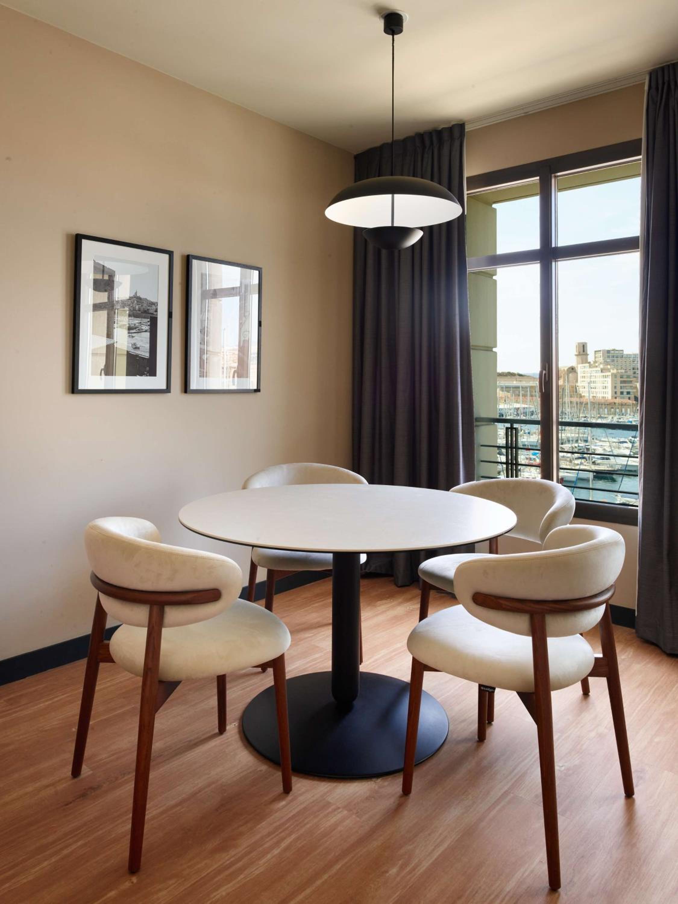 Suite with Terrace and Port View - Photo 3