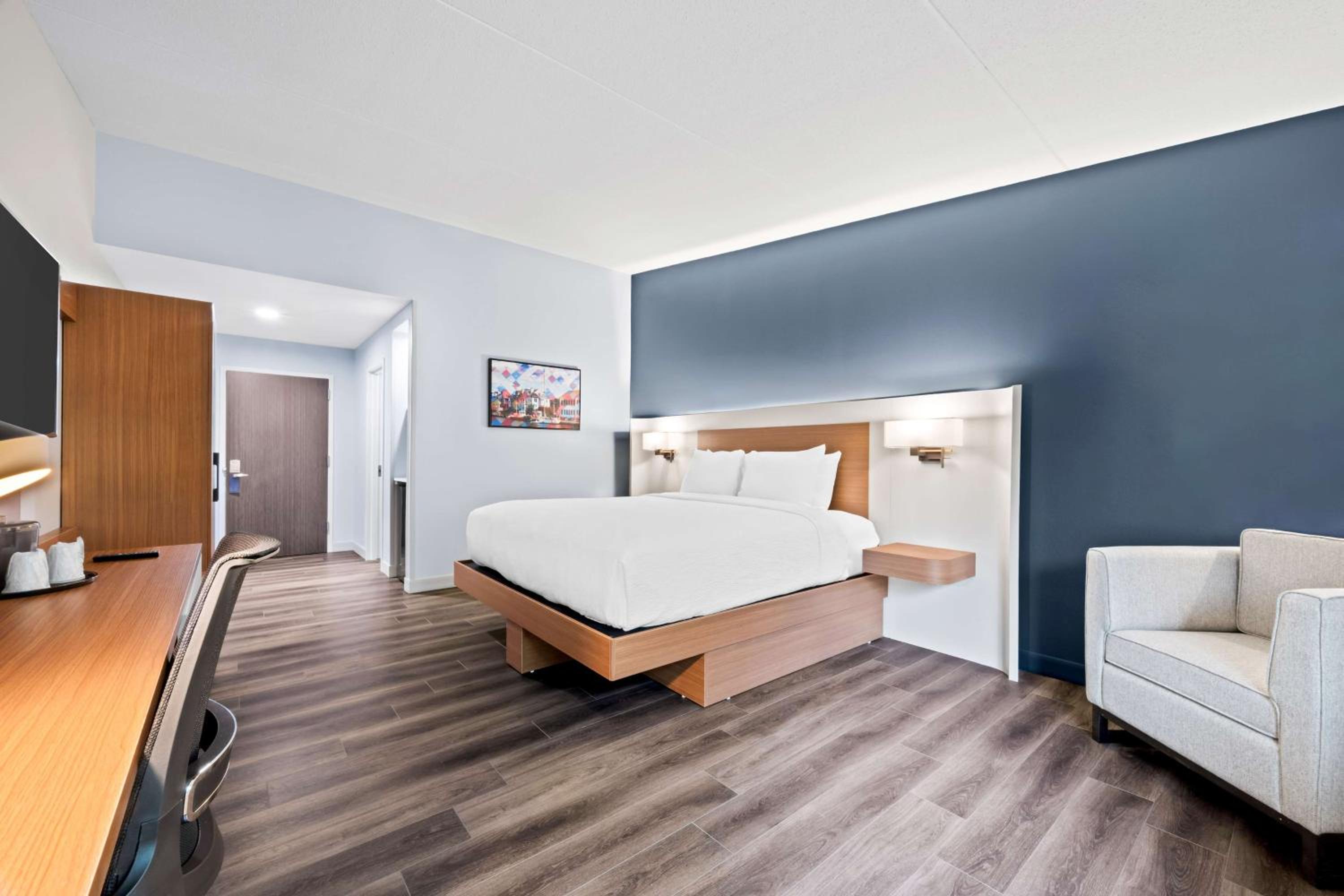 Large King Room - Non-Smoking
