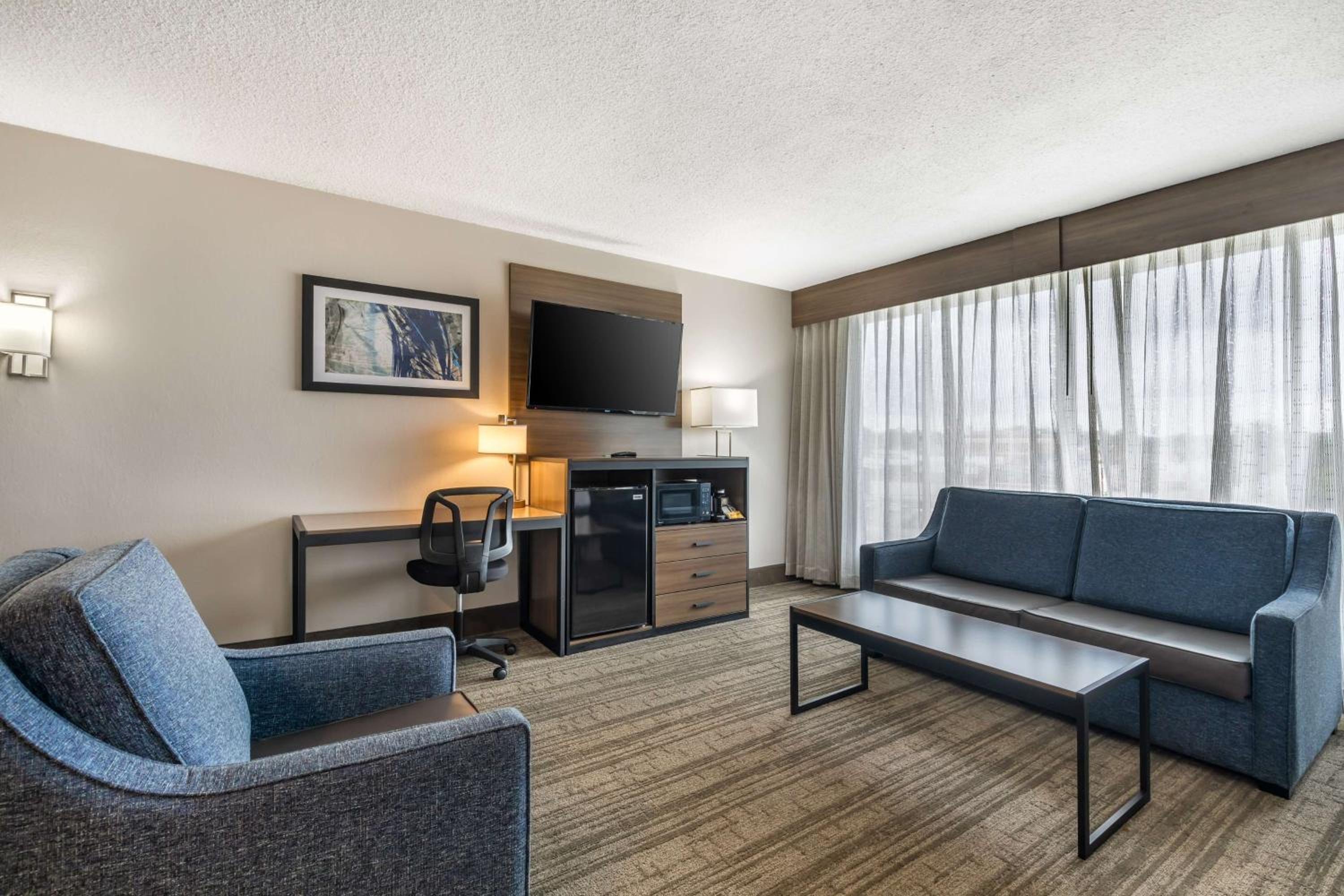 King Room with Sofa Bed - Non-Smoking - Photo 3