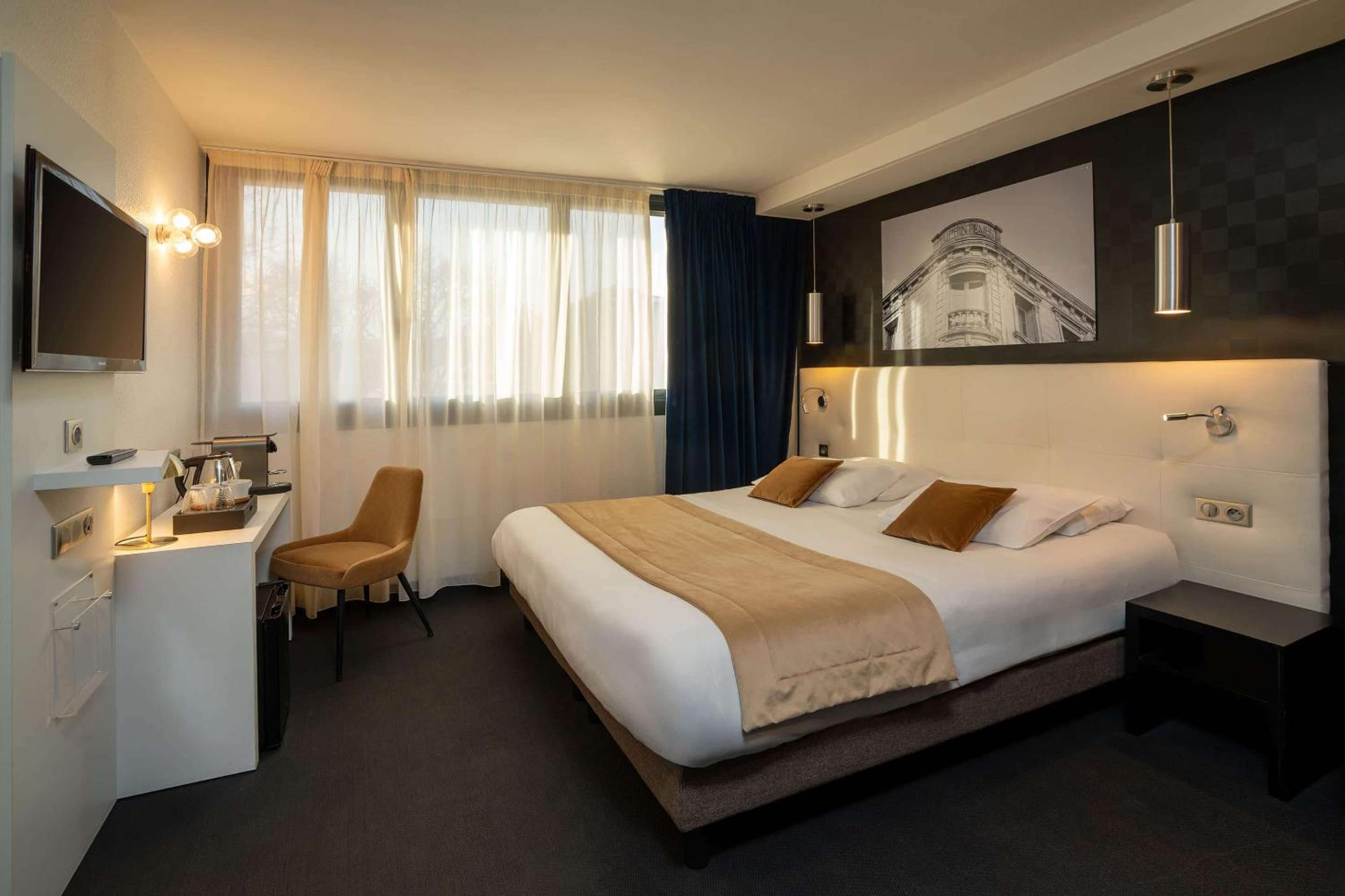 Standard King Room photo 1