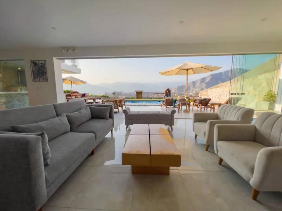 Seven-Bedroom House photo 1