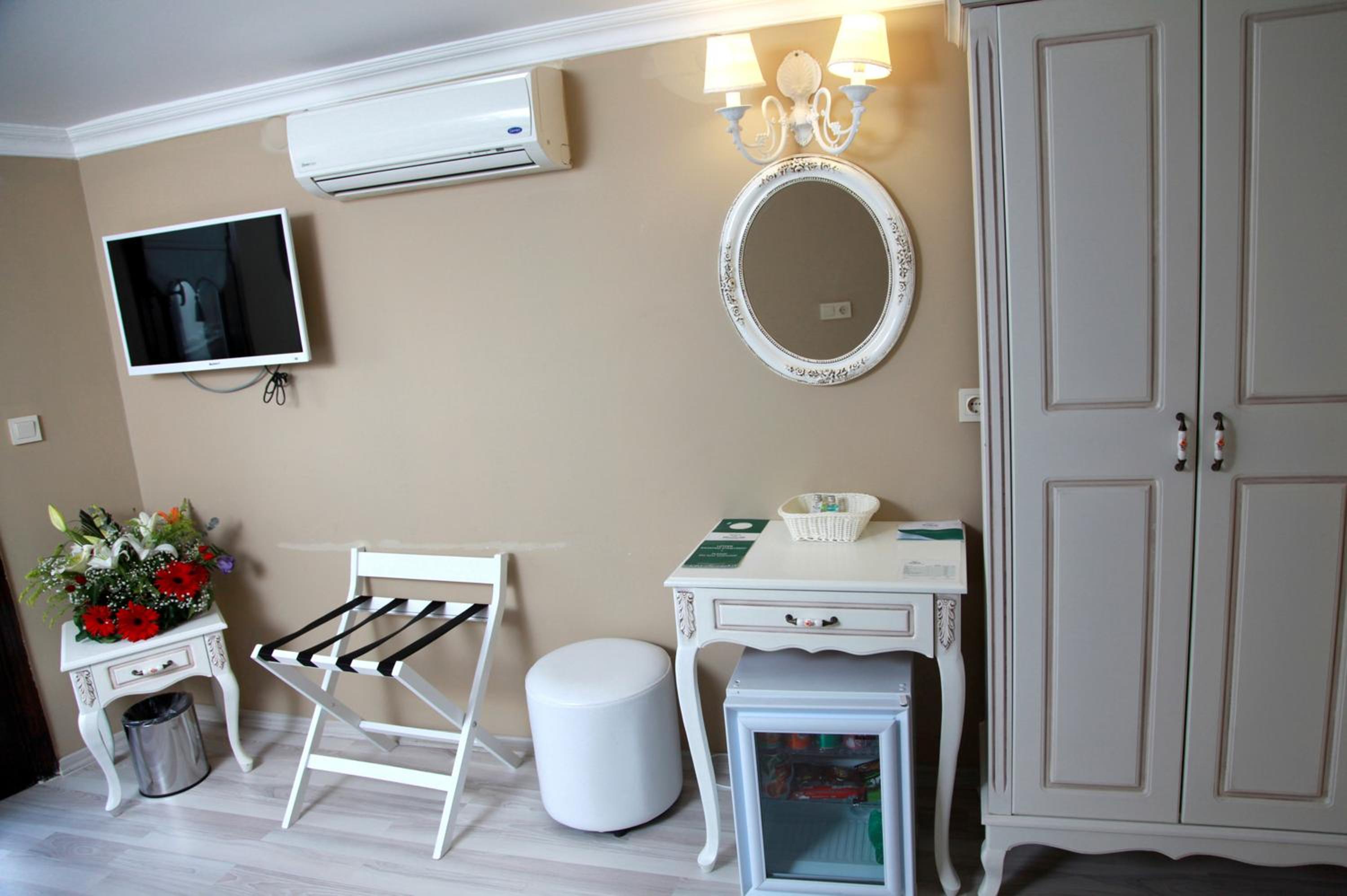 Family Room - Photo 7