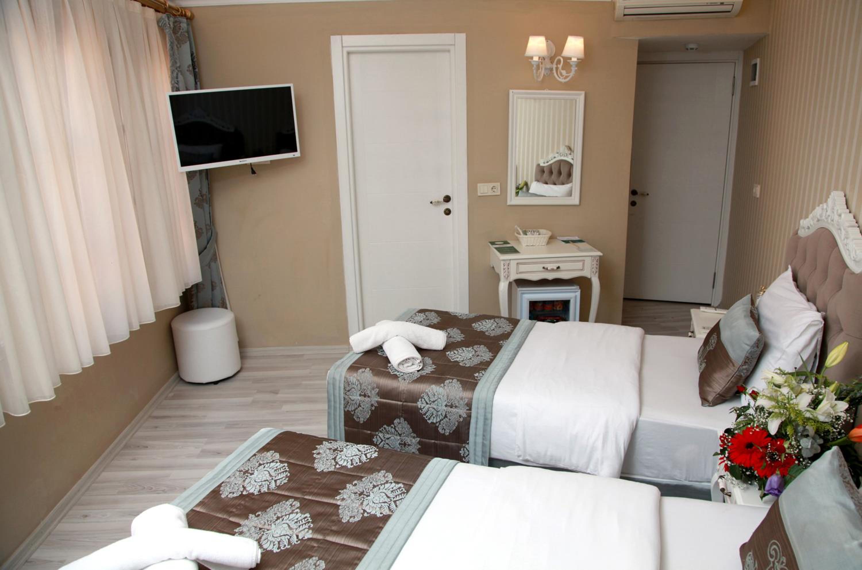 Standard Double Room - Photo 12